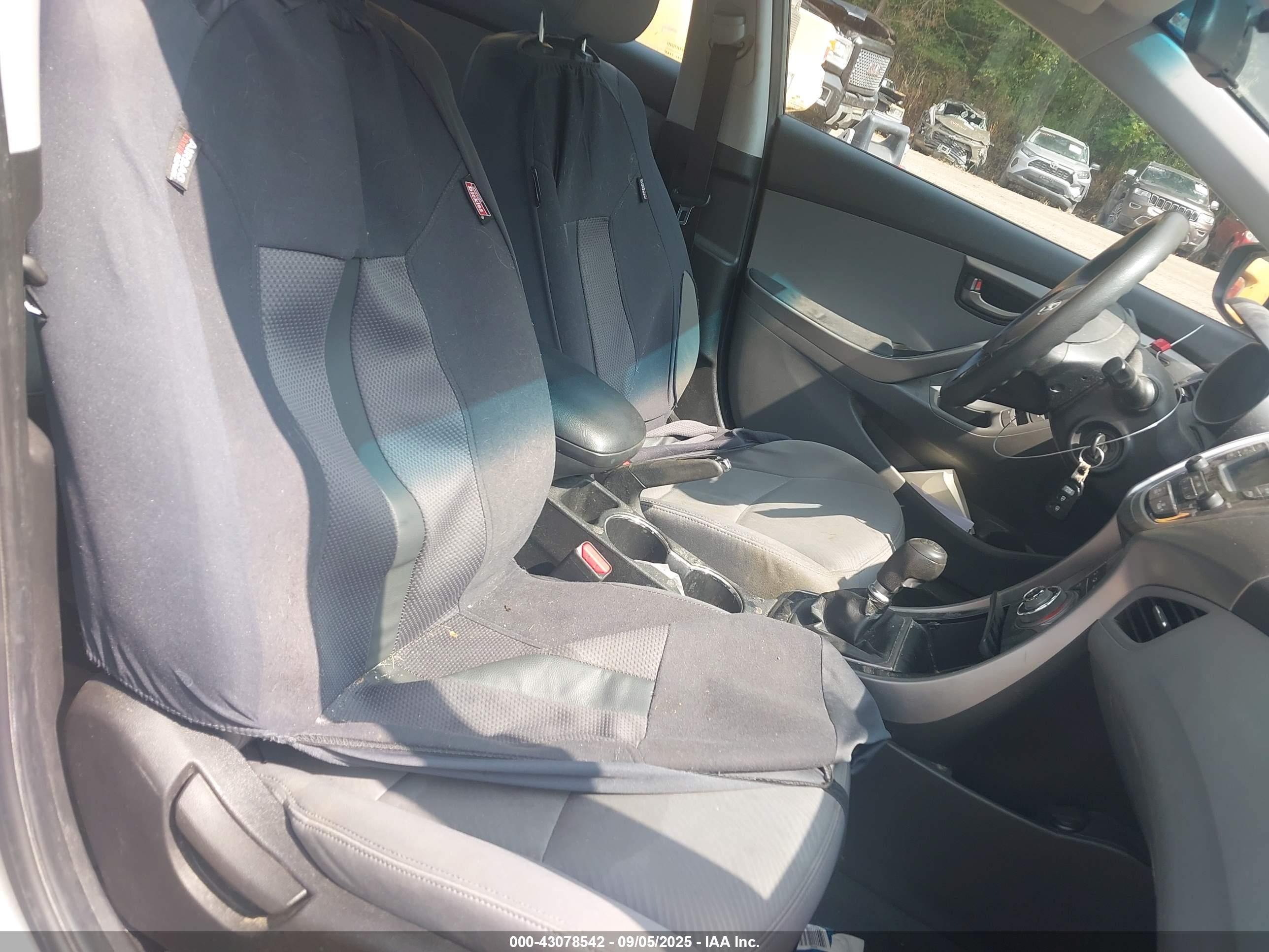 HYUNDAI ELANTRA image 5