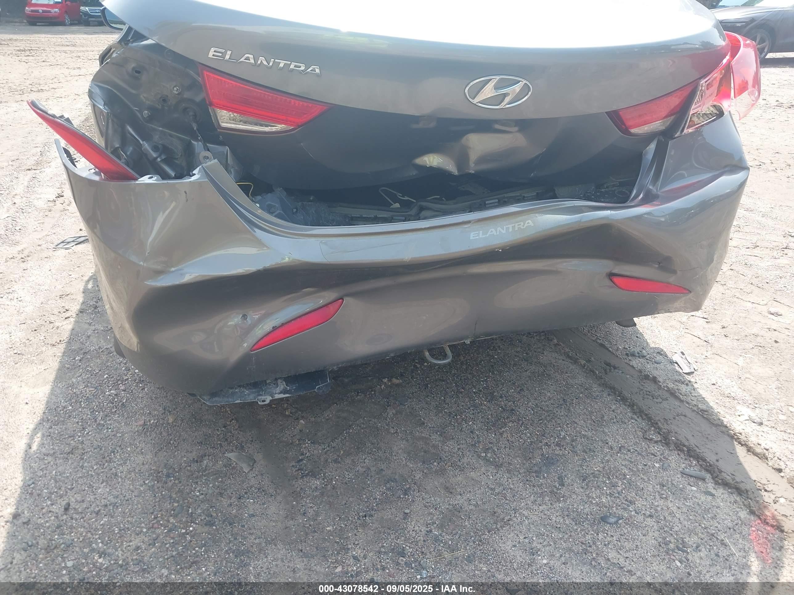 HYUNDAI ELANTRA image 6