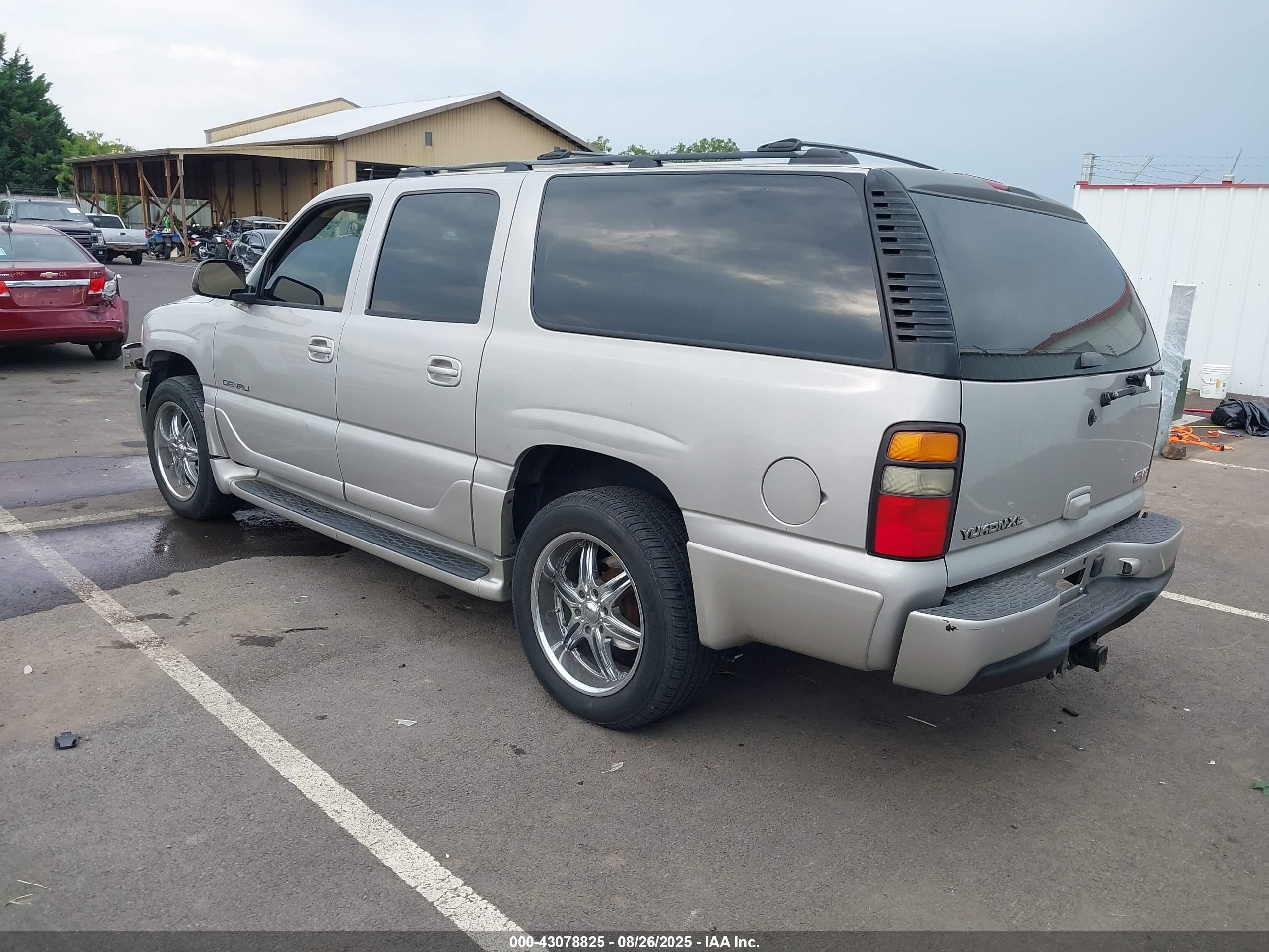 GMC YUKON image 3