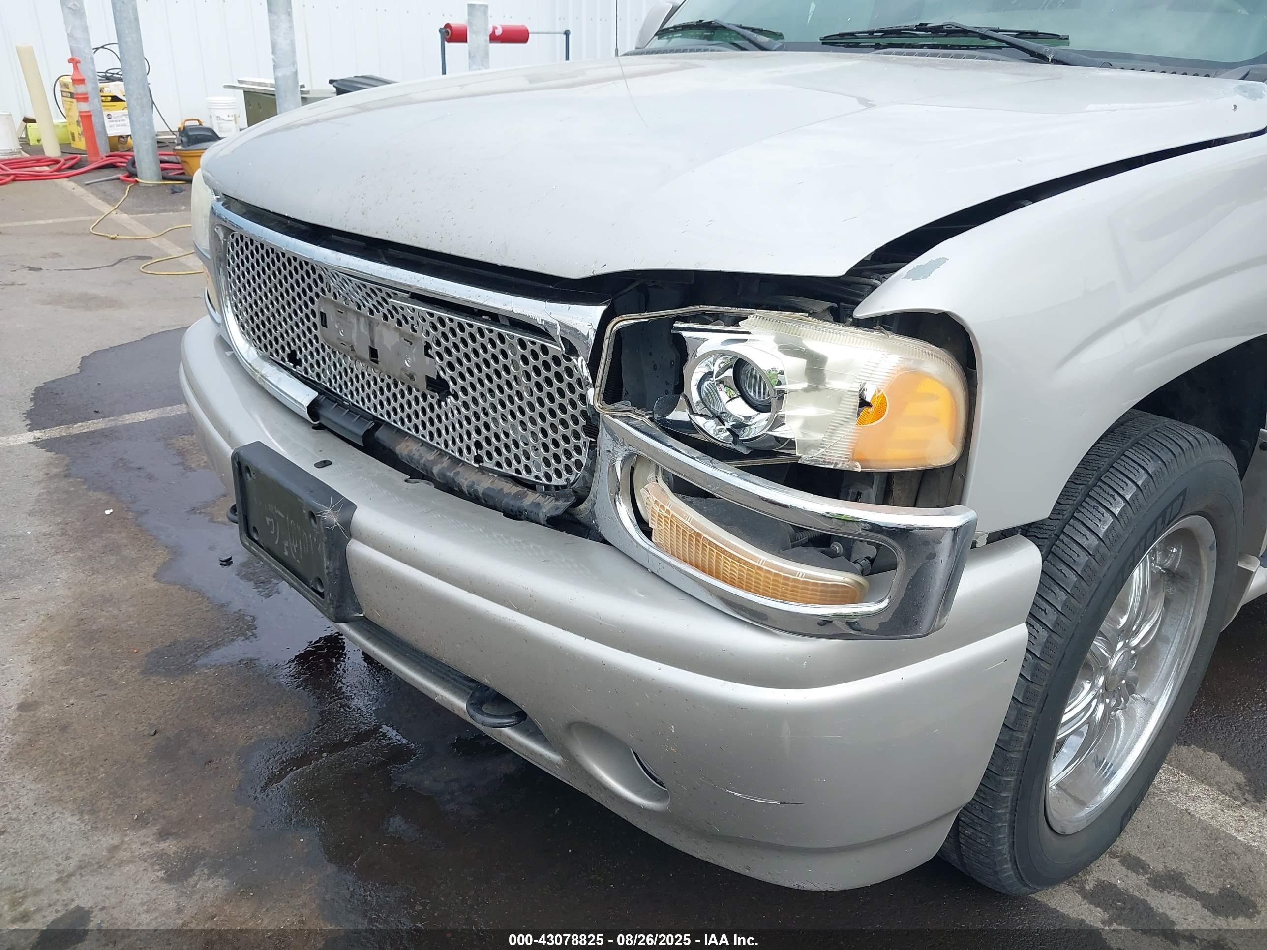 GMC YUKON image 6
