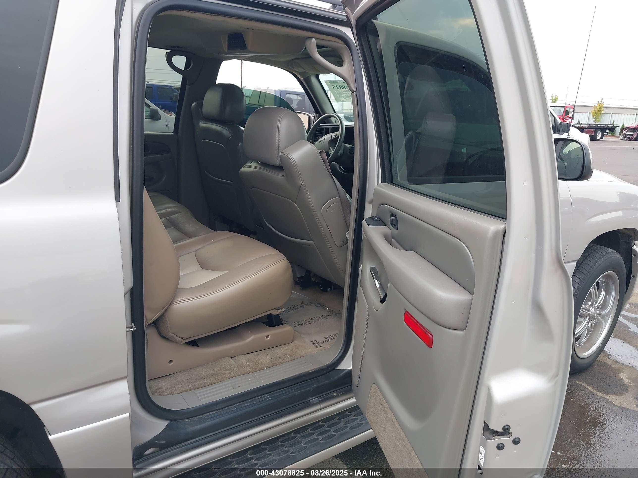 GMC YUKON image 8