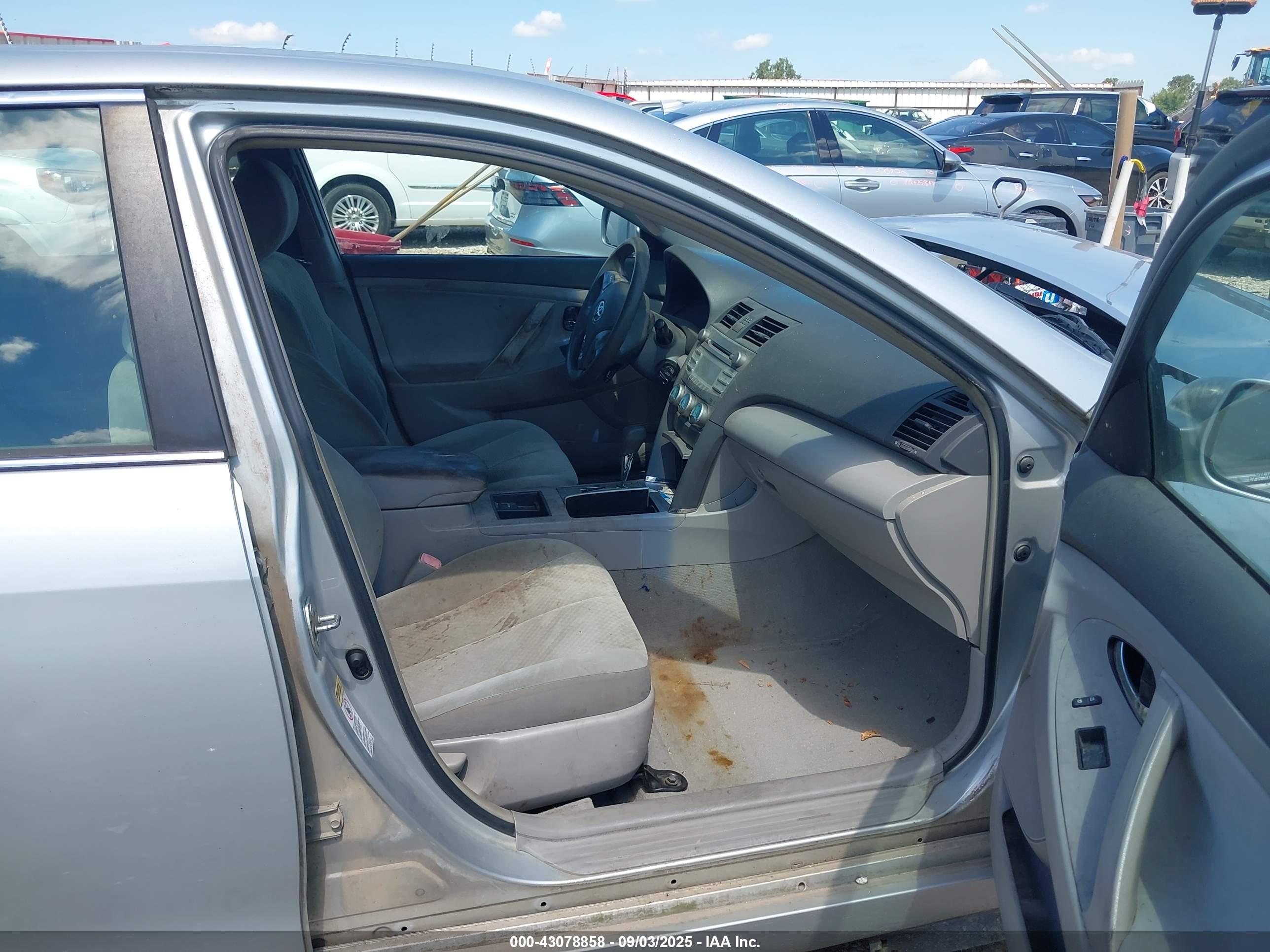 TOYOTA CAMRY image 5