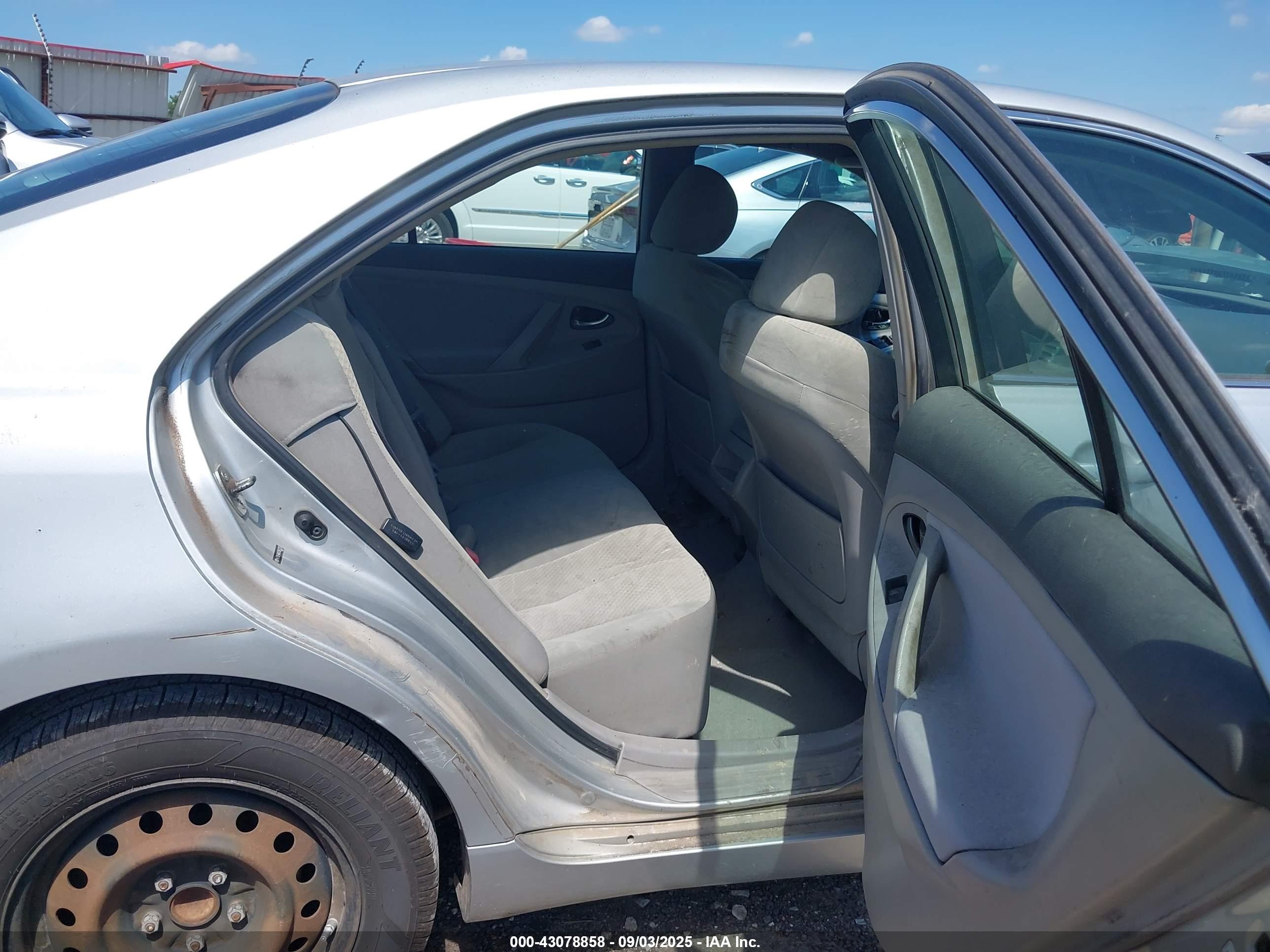 TOYOTA CAMRY image 8