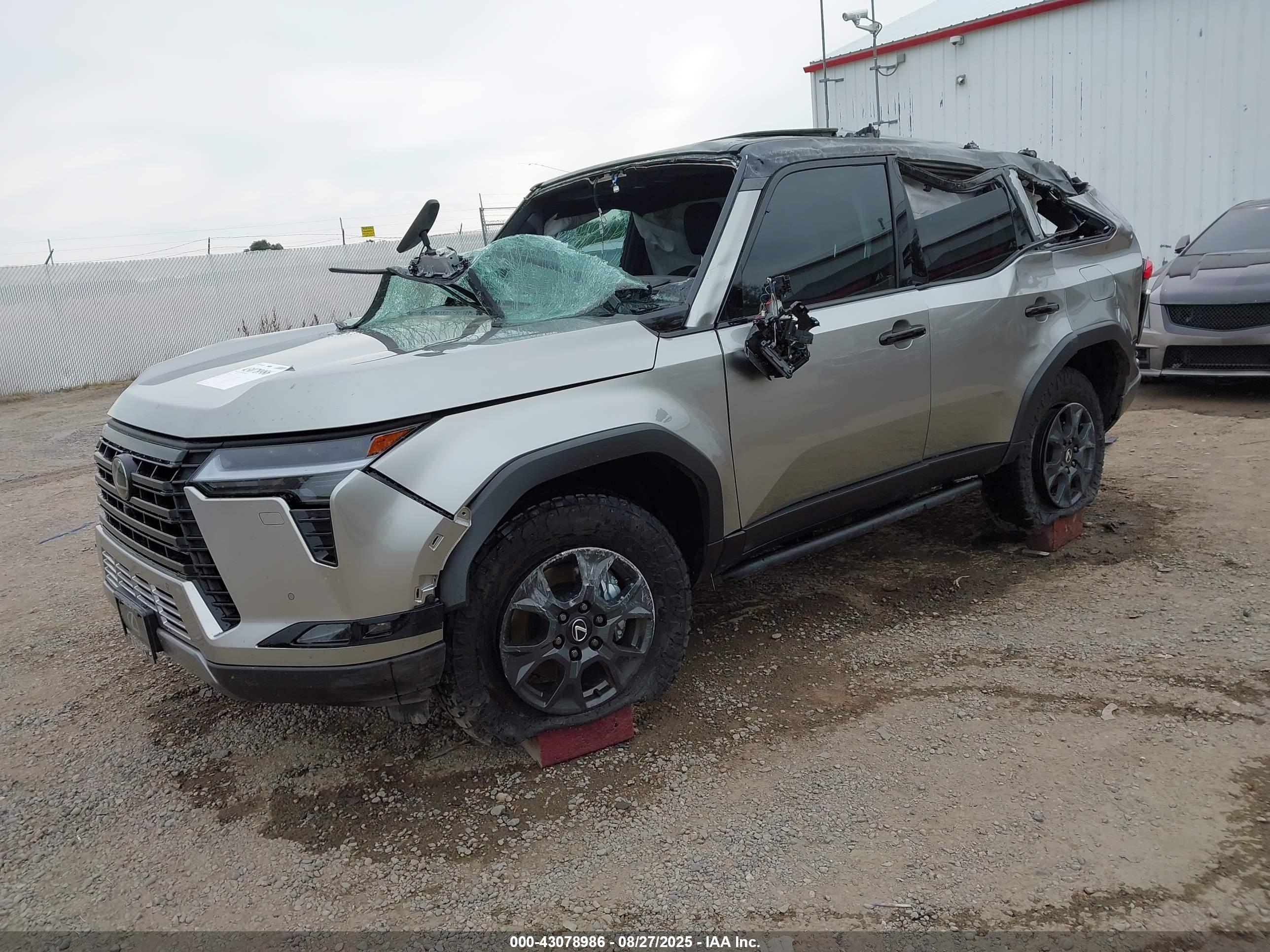 LEXUS GX image 2