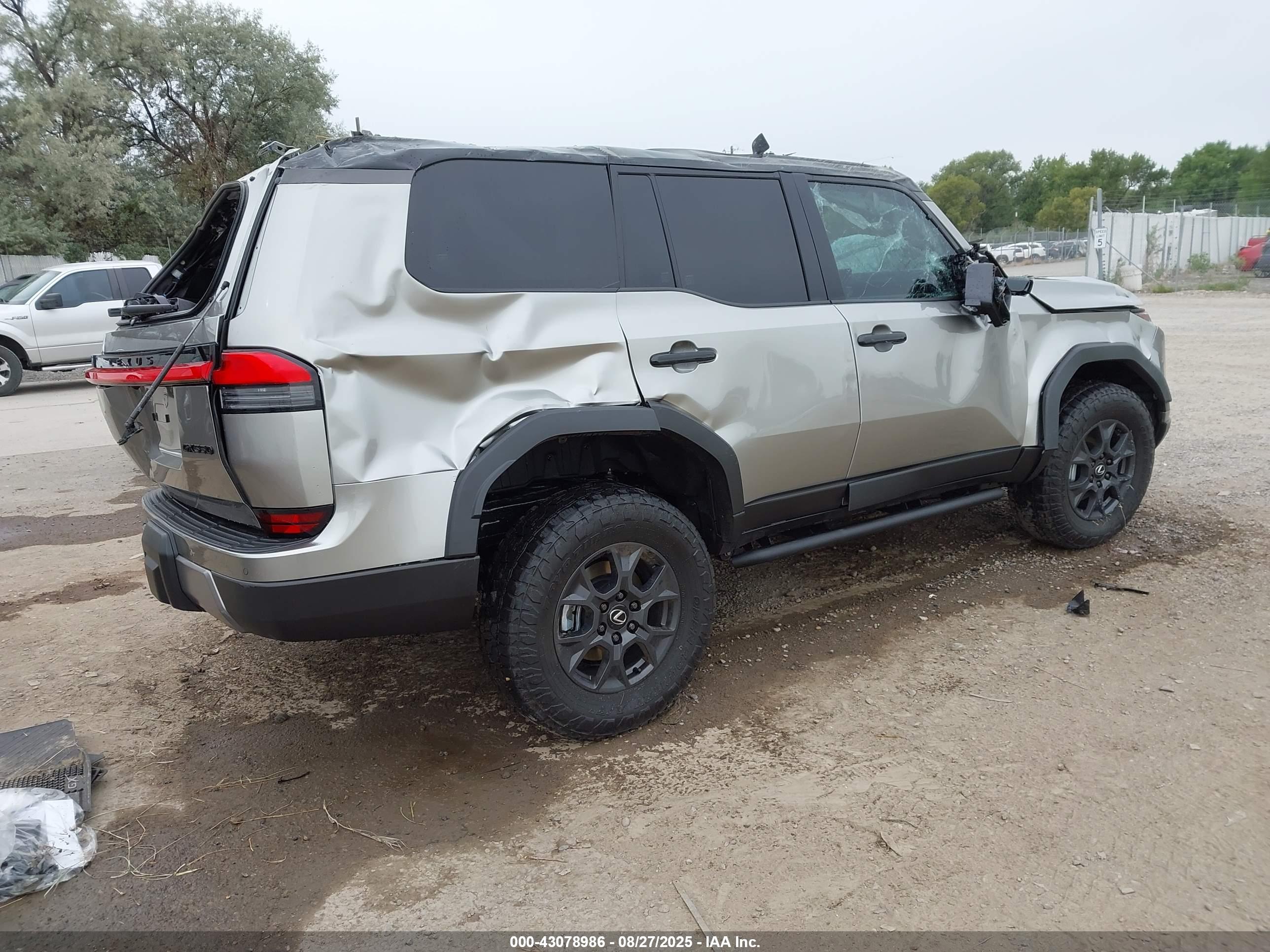LEXUS GX image 4