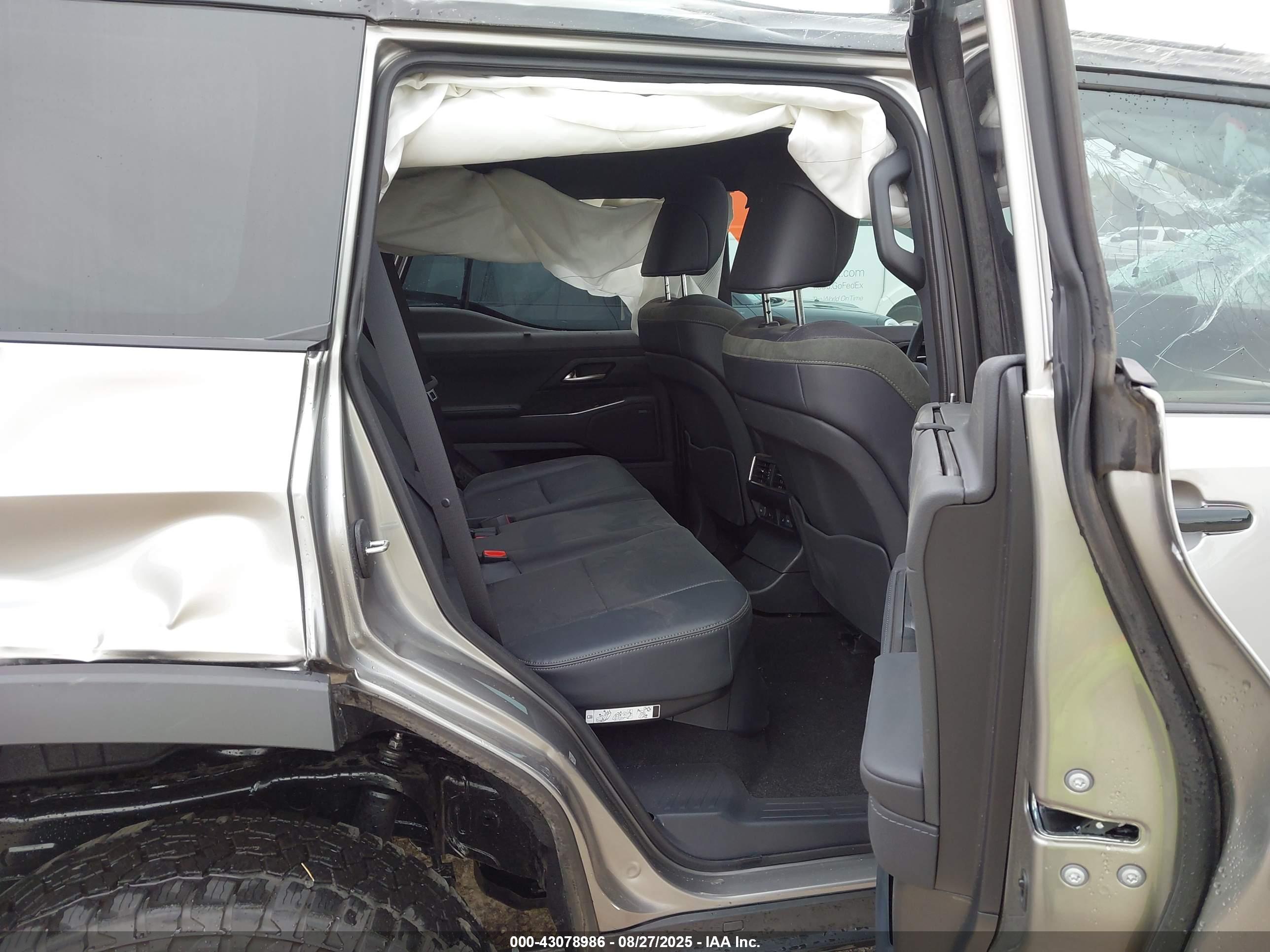 LEXUS GX image 8