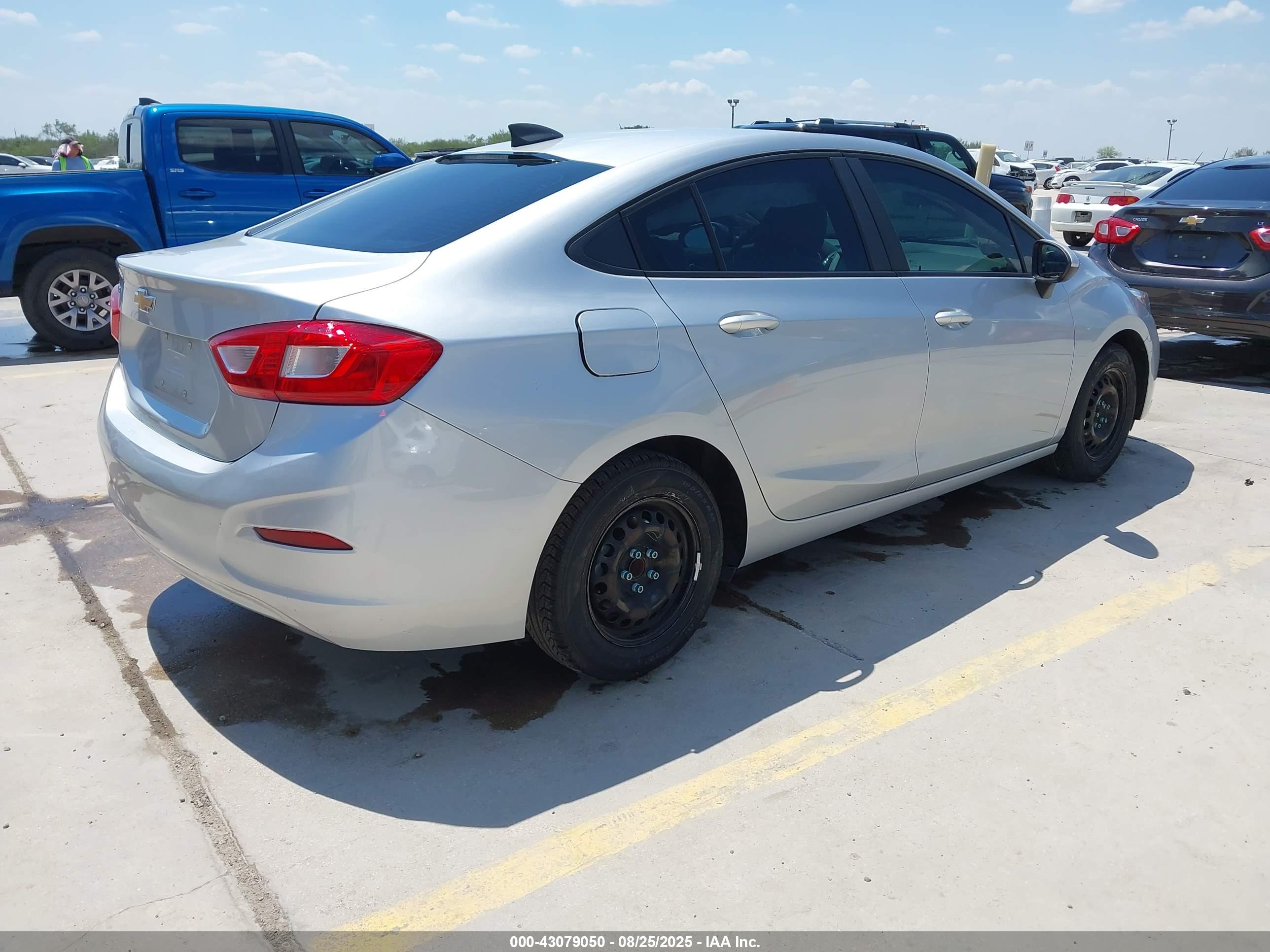 CHEVROLET CRUZE image 4