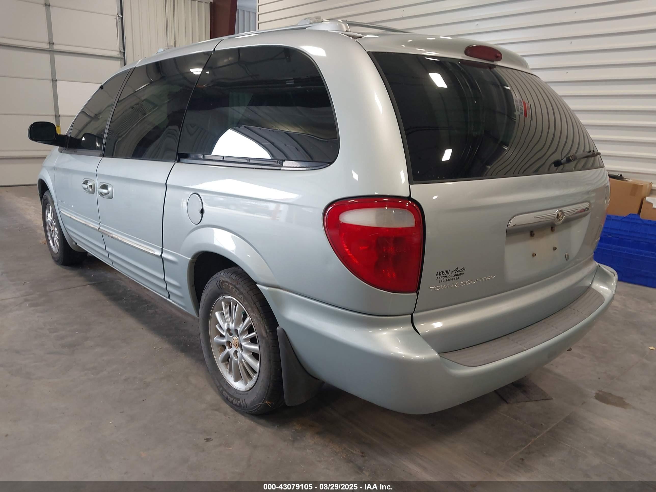 CHRYSLER TOWN image 3