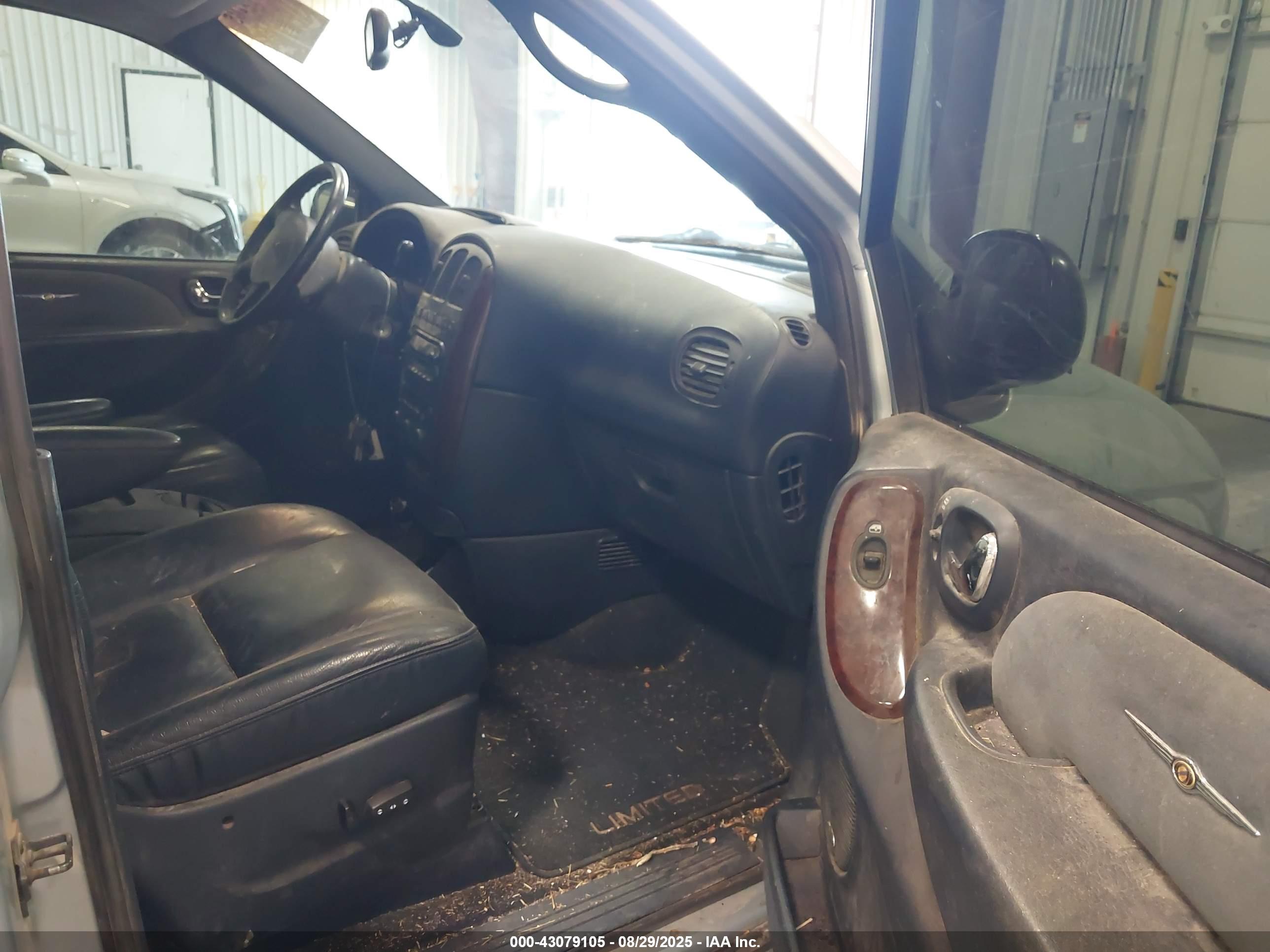 CHRYSLER TOWN image 5