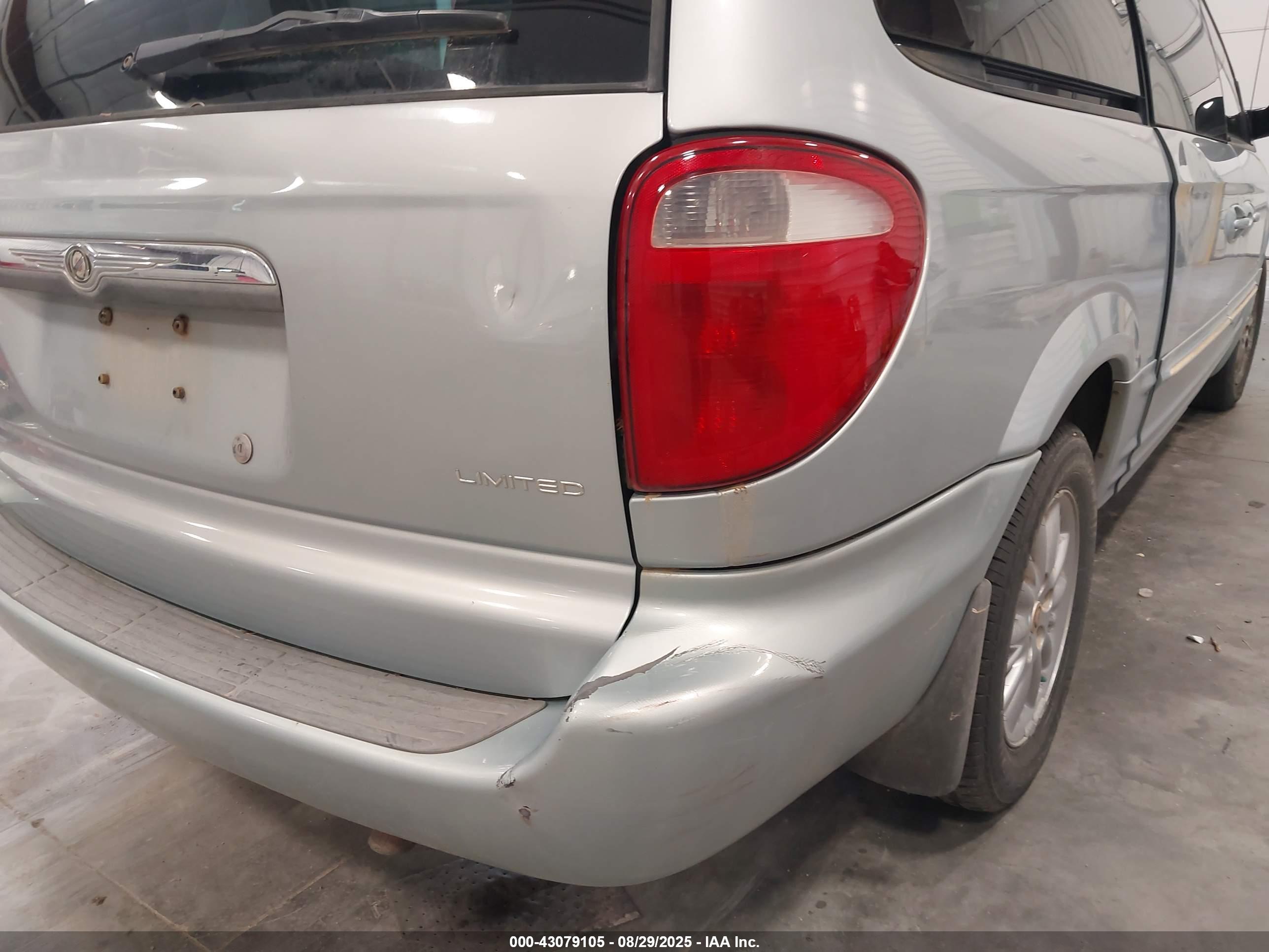 CHRYSLER TOWN image 6