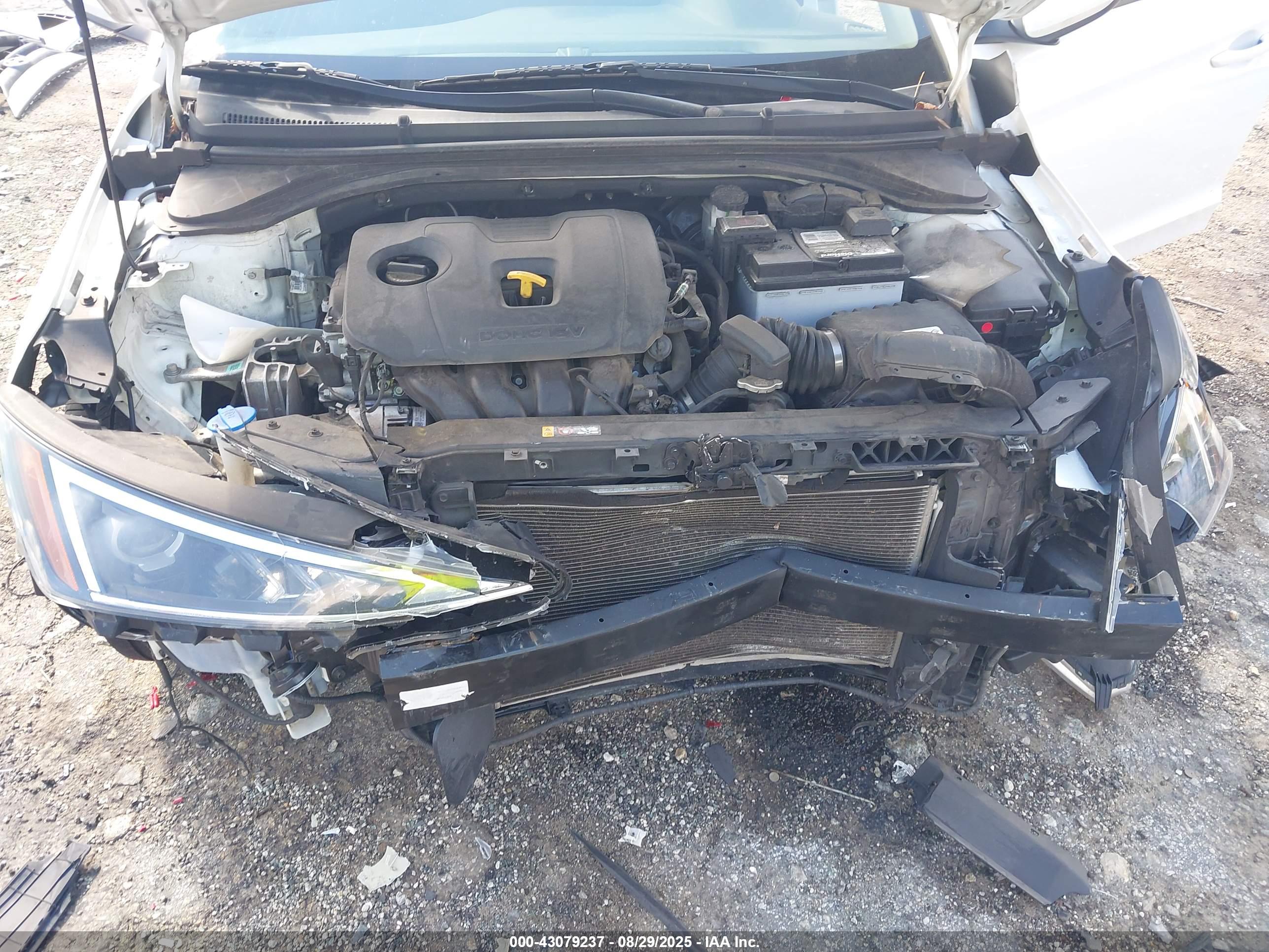 HYUNDAI ELANTRA image 10