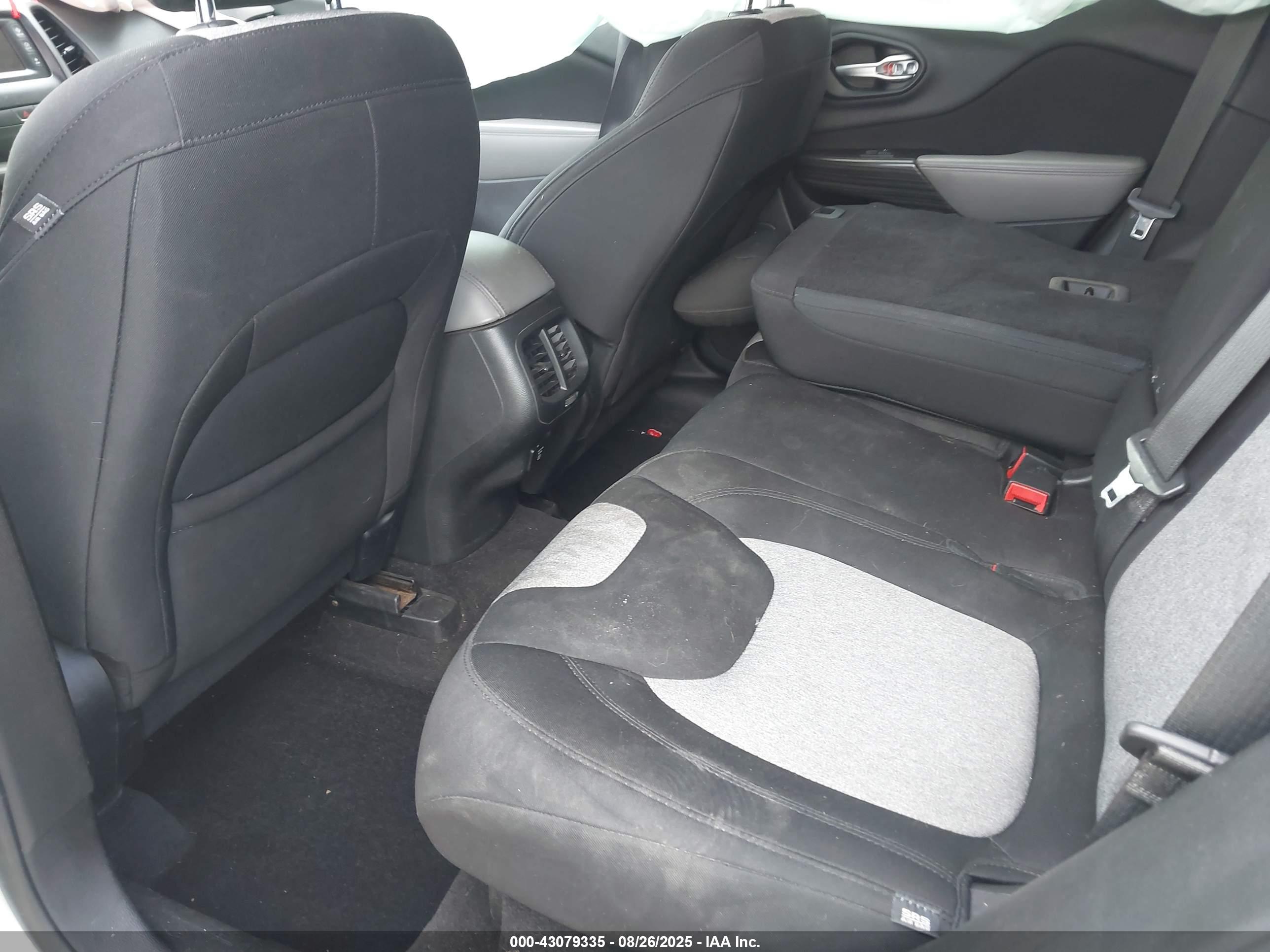 JEEP CHEROKEE image 8