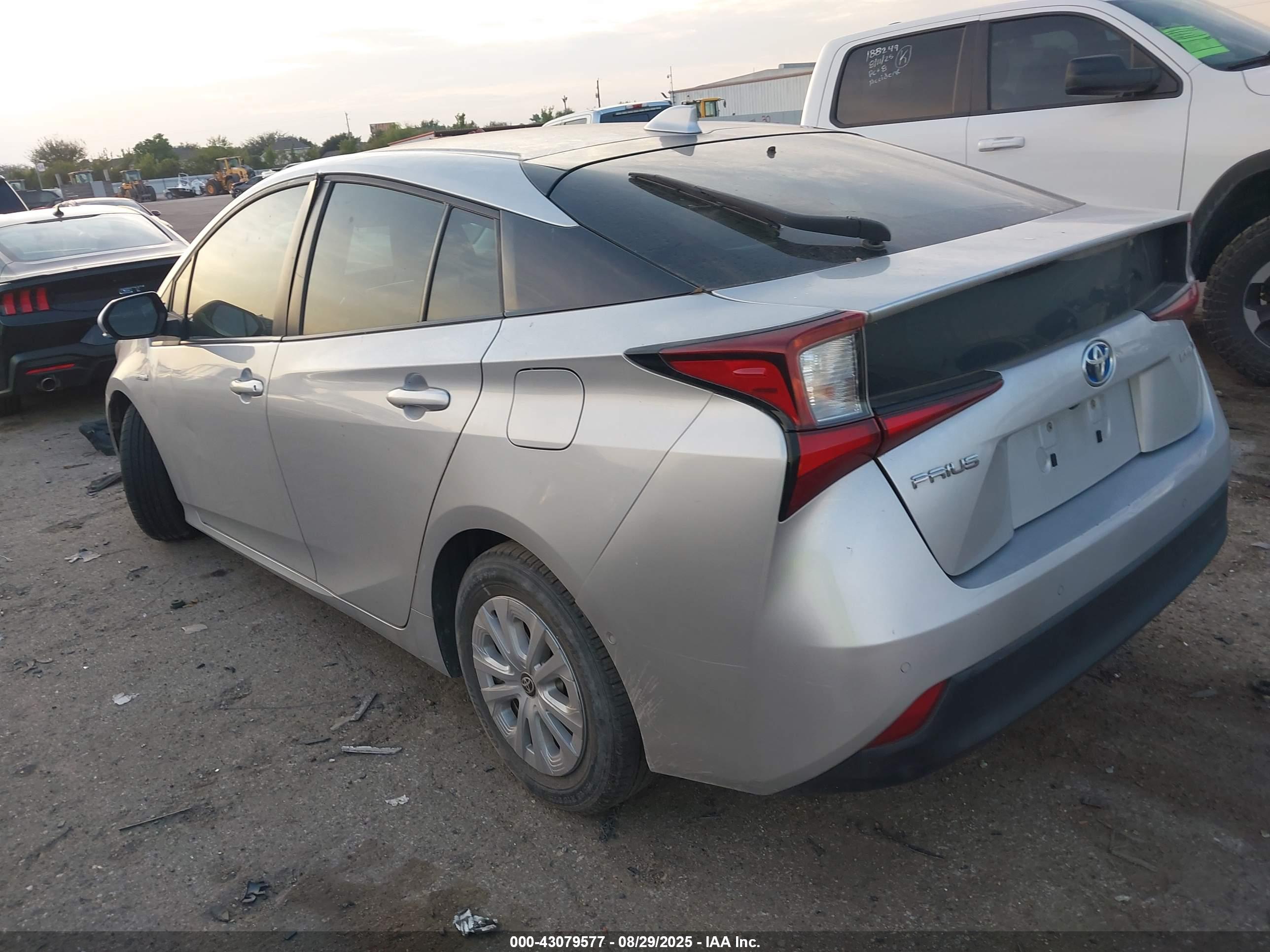 TOYOTA PRIUS image 3