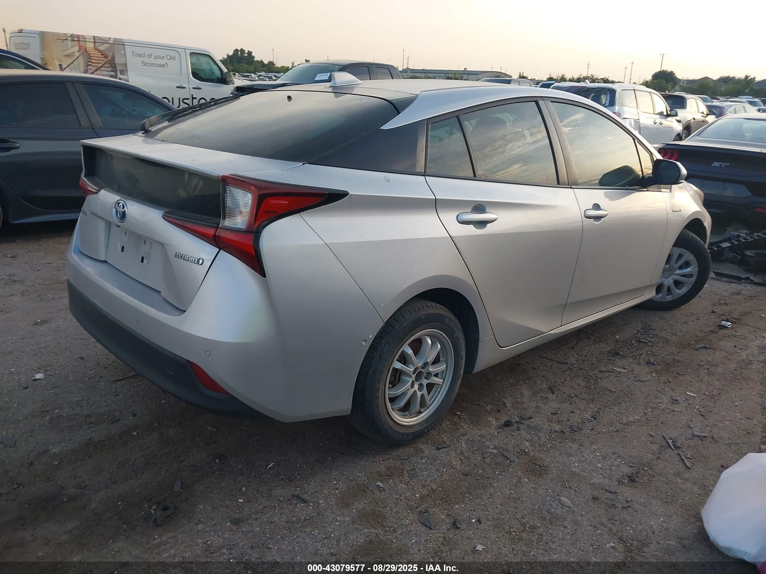 TOYOTA PRIUS image 4