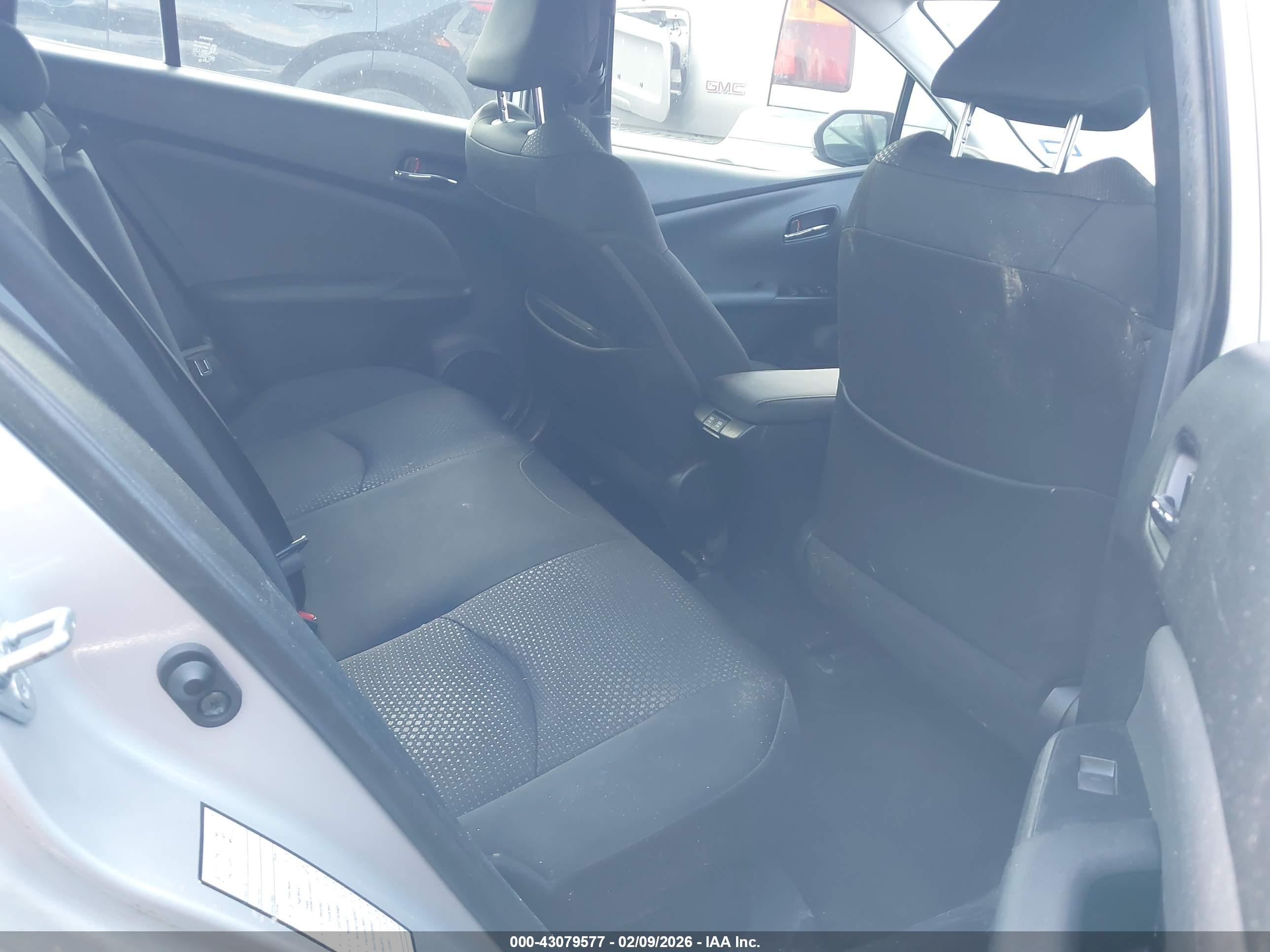 TOYOTA PRIUS image 8