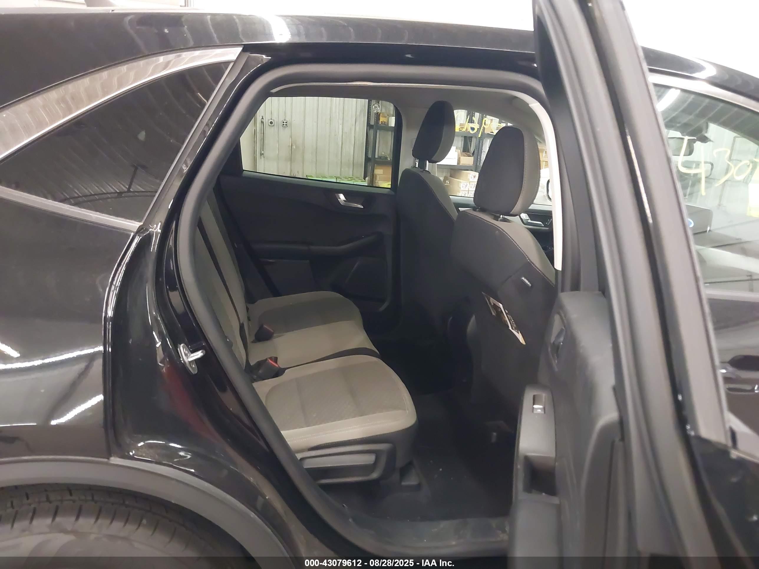 FORD ESCAPE image 8