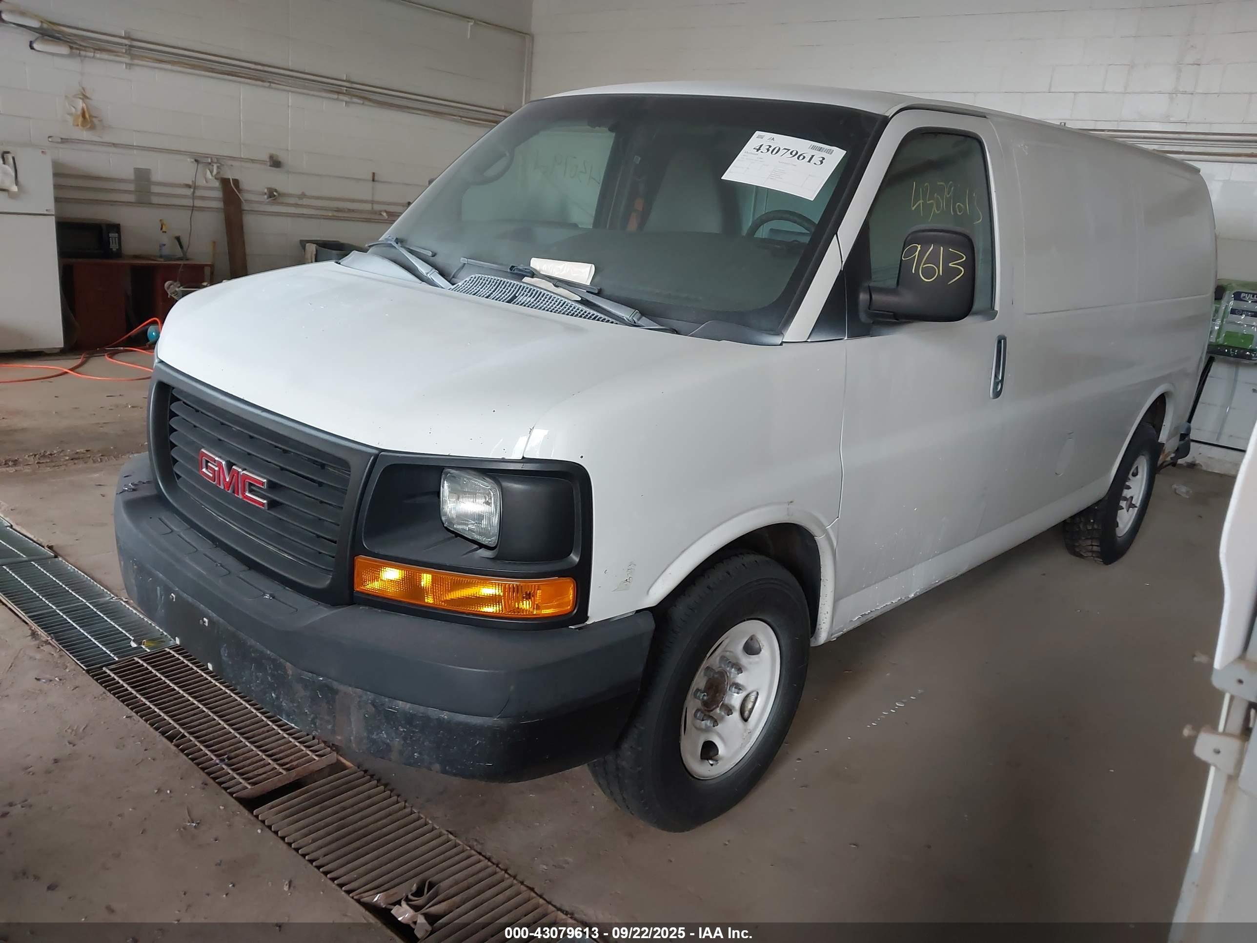GMC SAVANA image 2