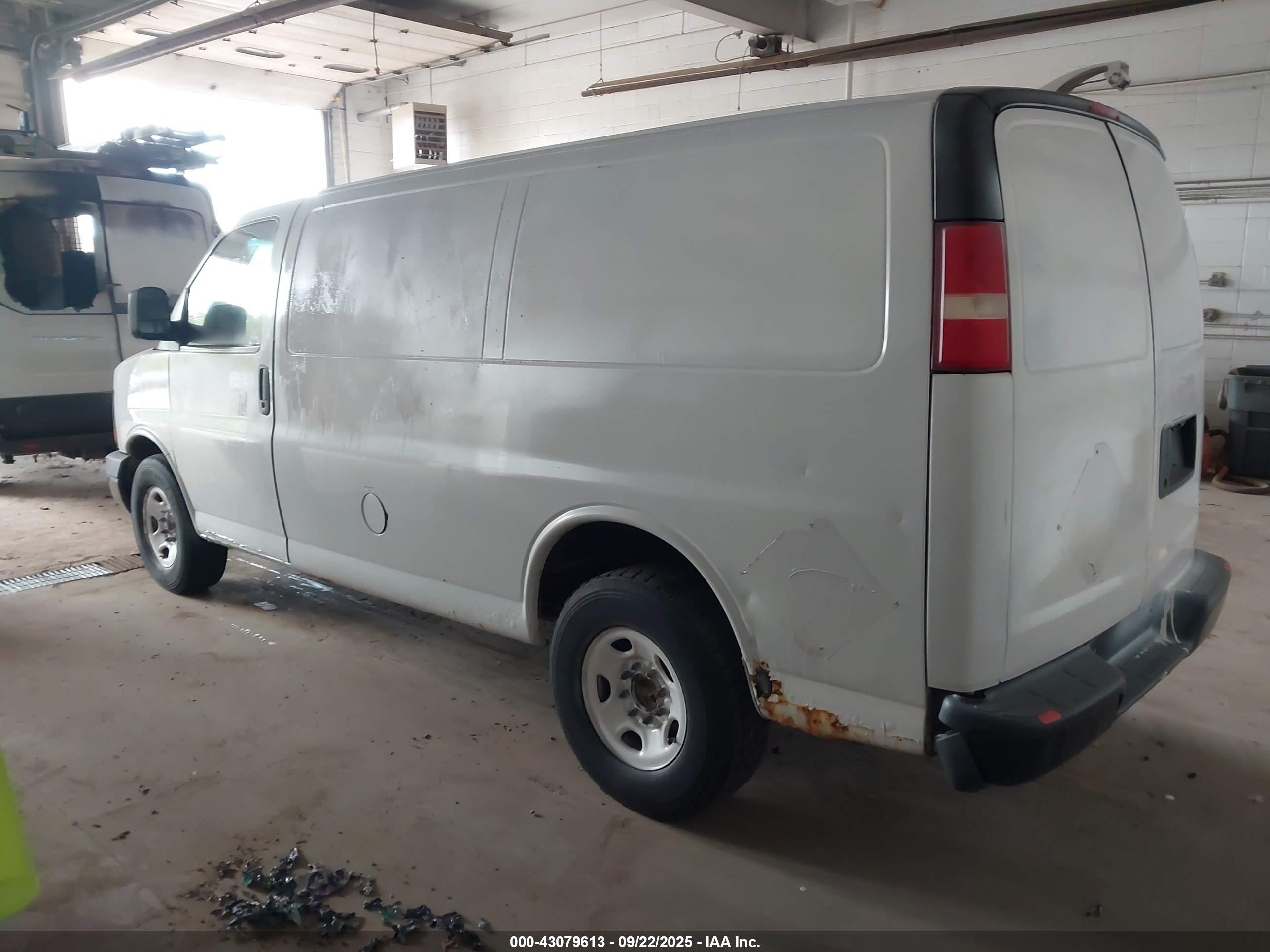 GMC SAVANA image 3
