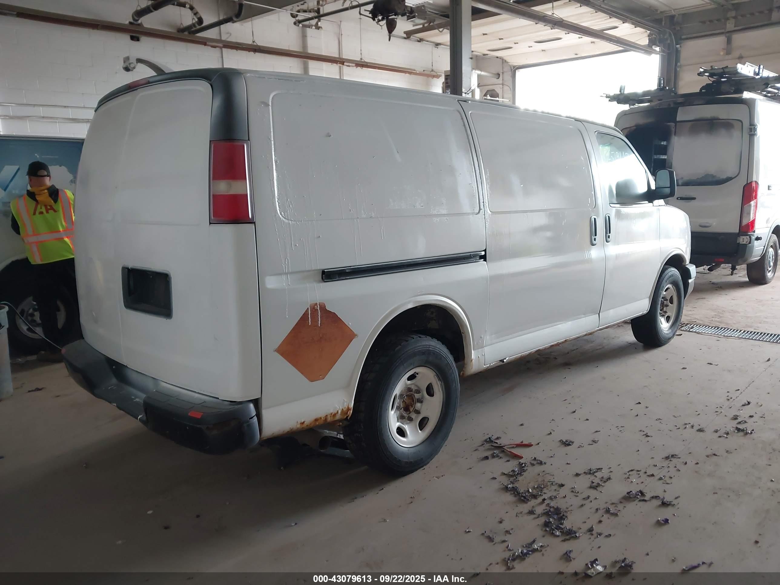 GMC SAVANA image 4