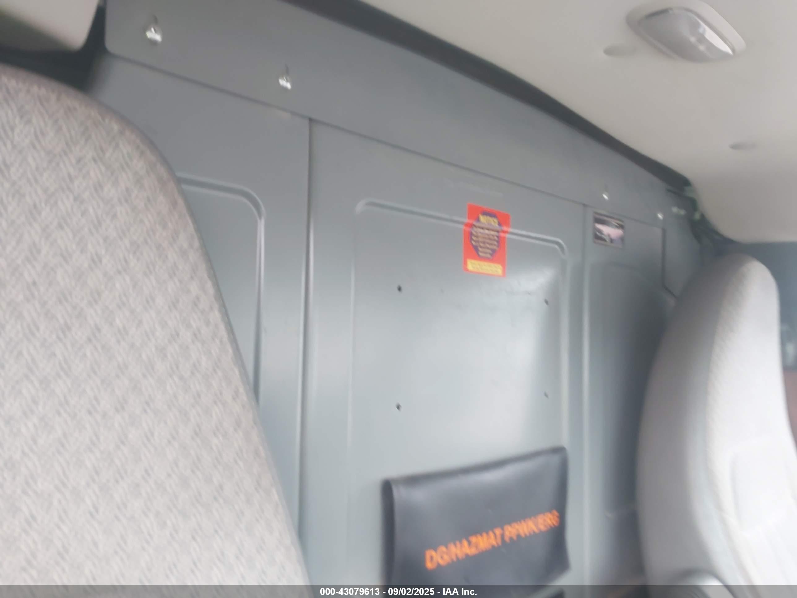 GMC SAVANA image 8