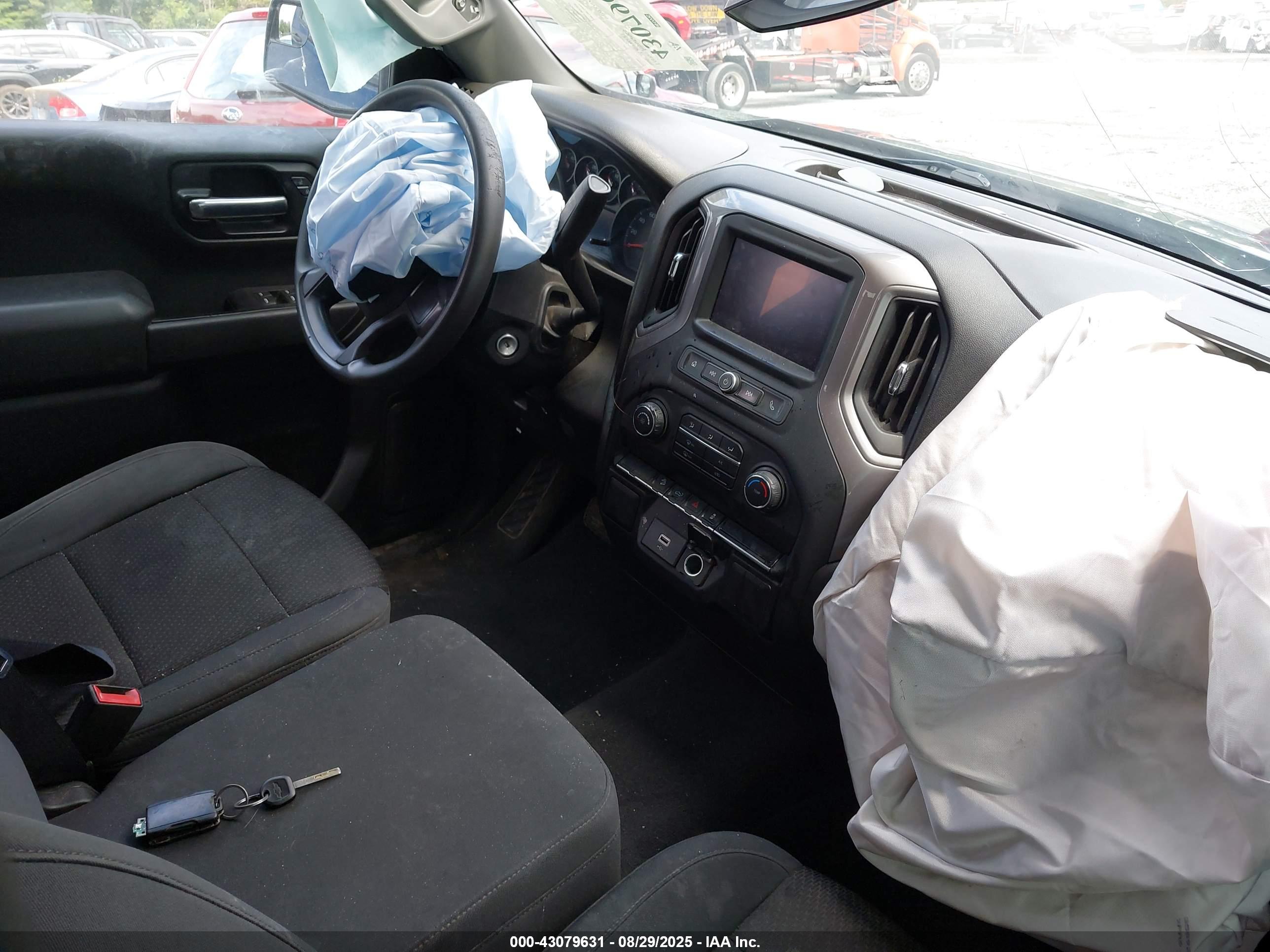 CHEVROLET SILVERADO image 5