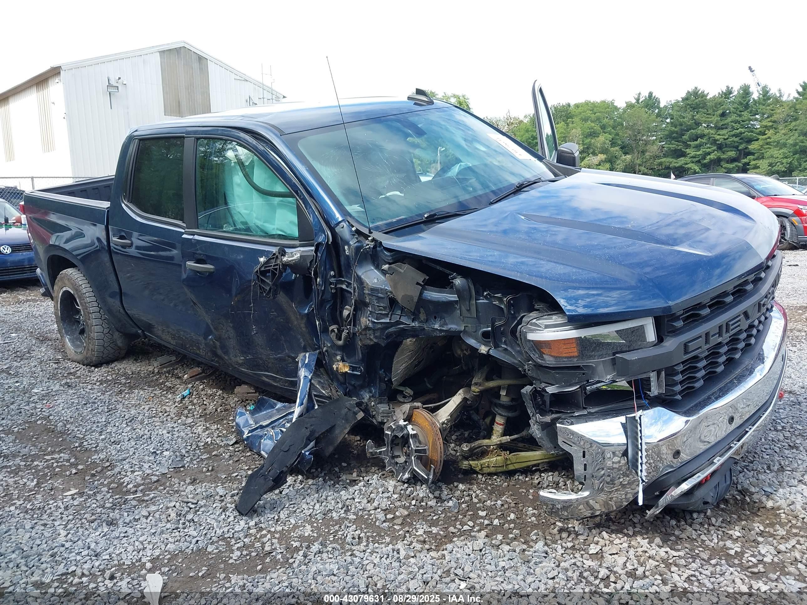 CHEVROLET SILVERADO image 6
