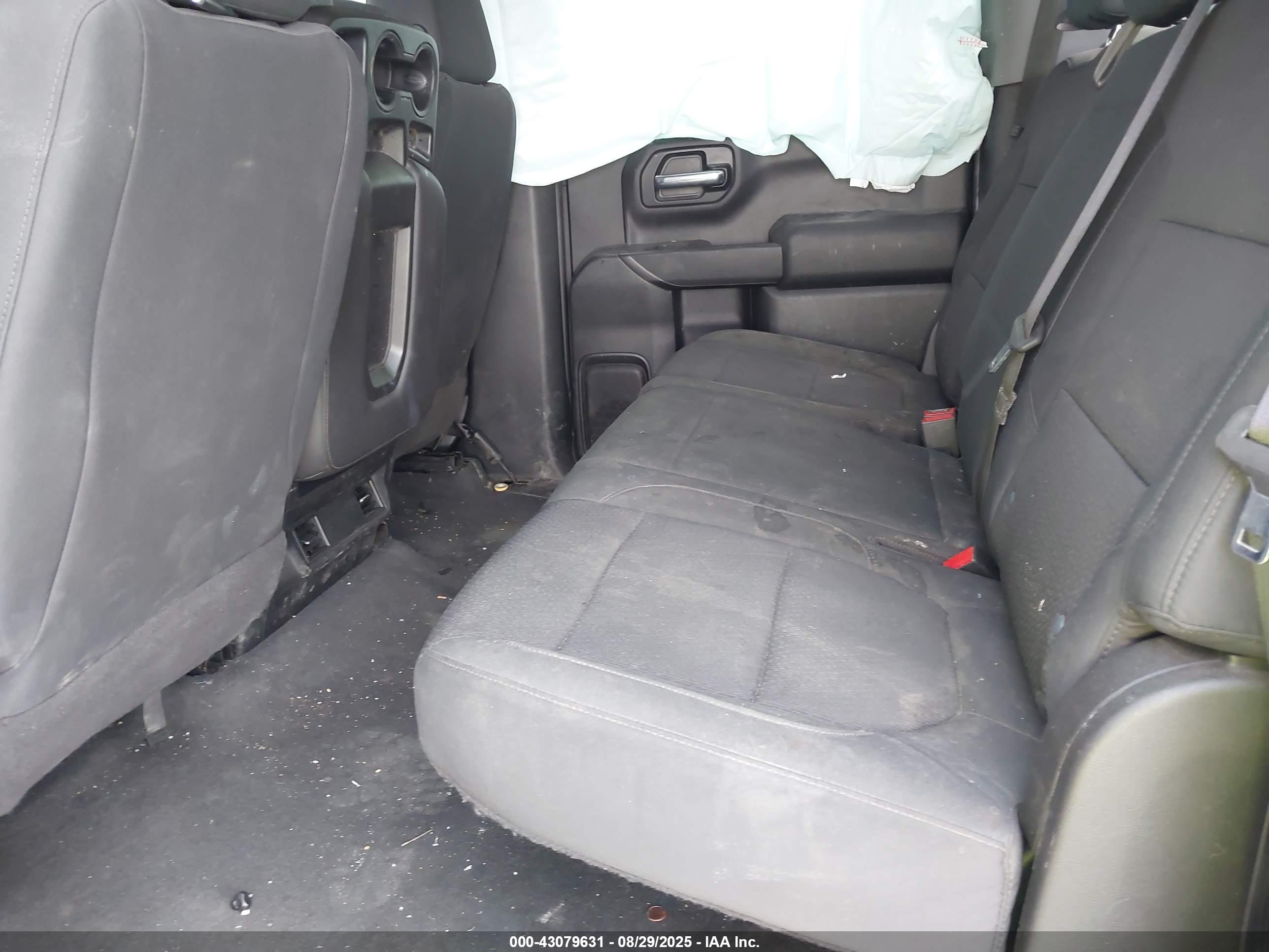 CHEVROLET SILVERADO image 8