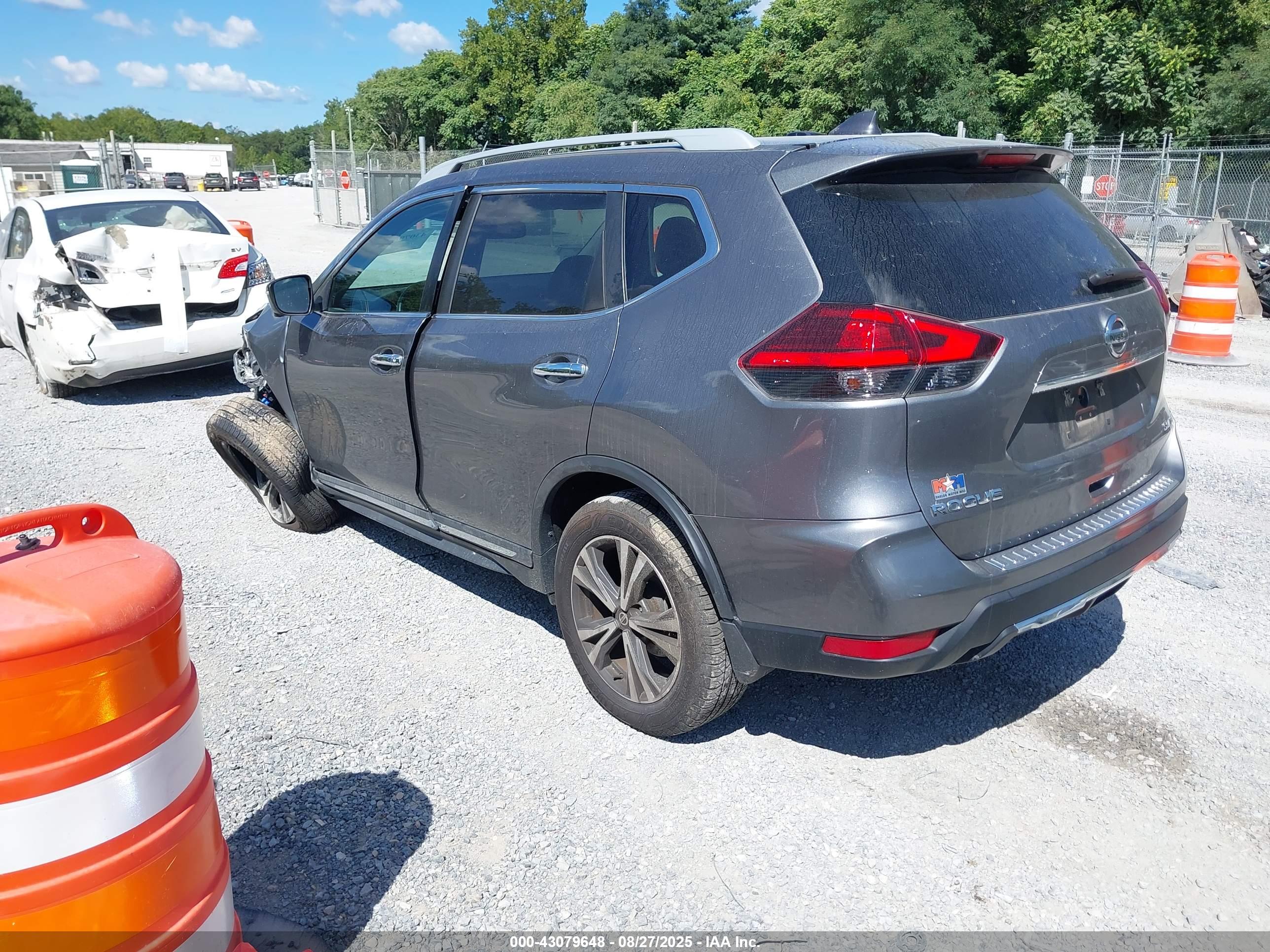NISSAN ROGUE image 3