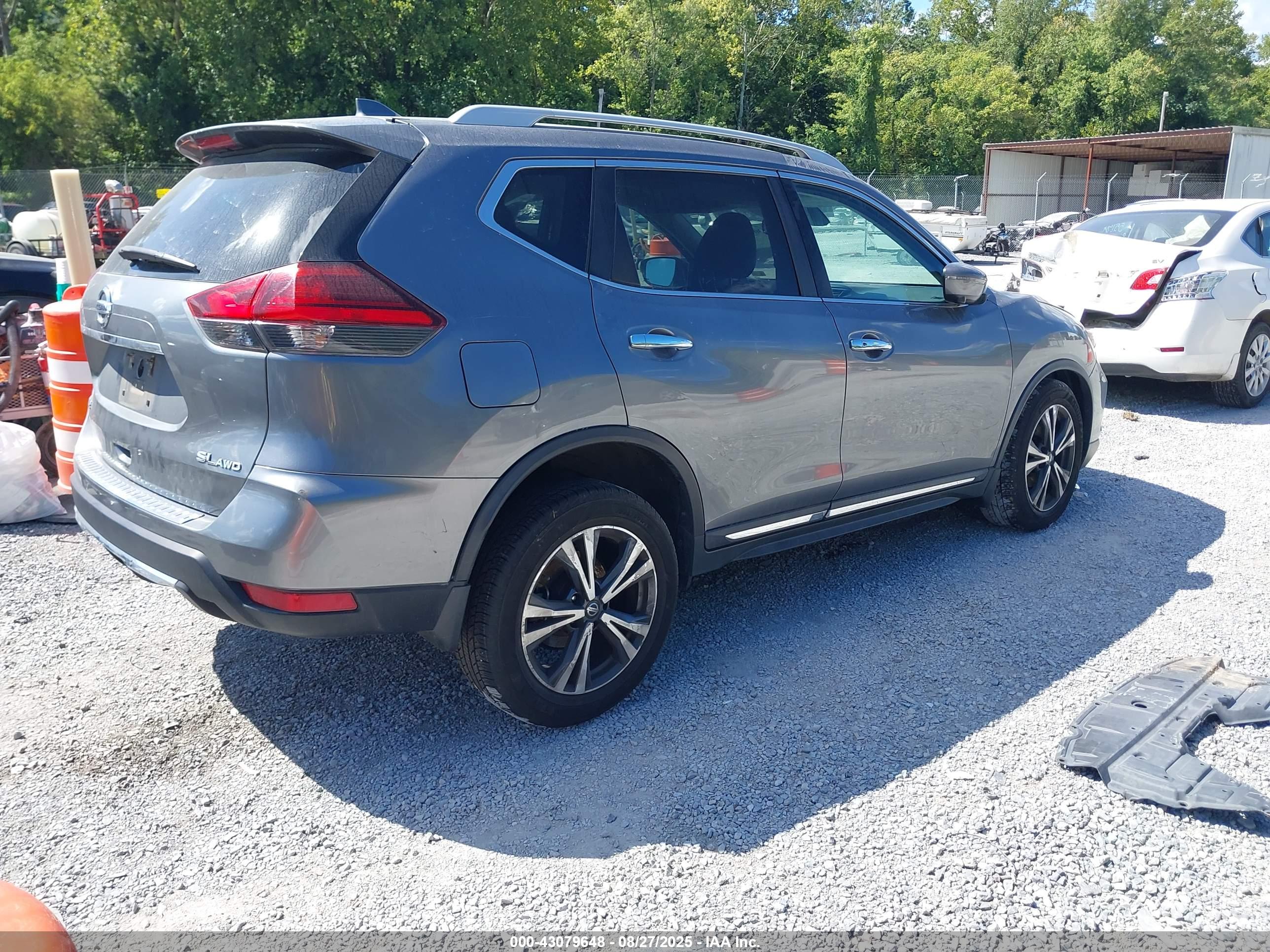 NISSAN ROGUE image 4
