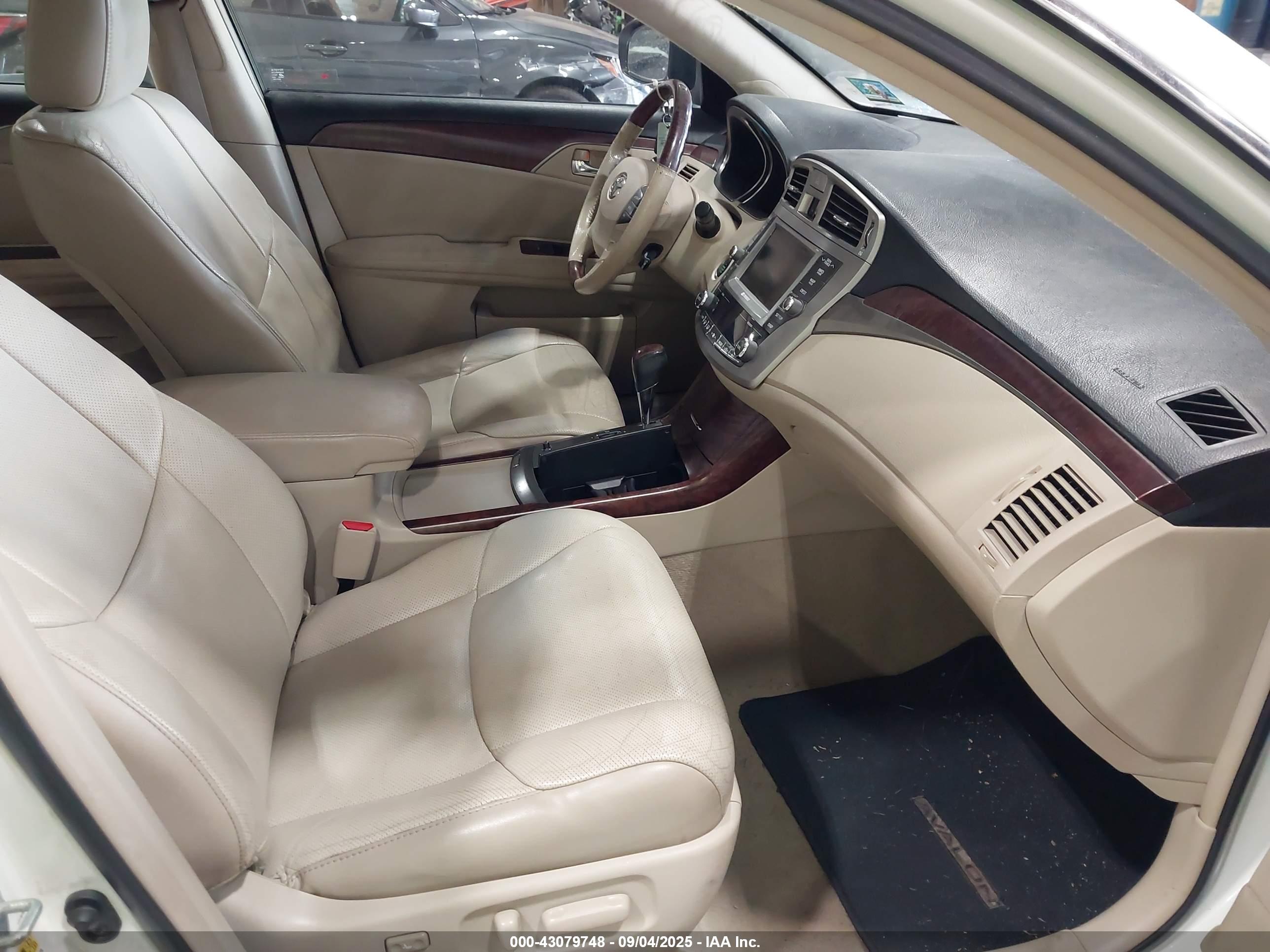 TOYOTA AVALON image 5