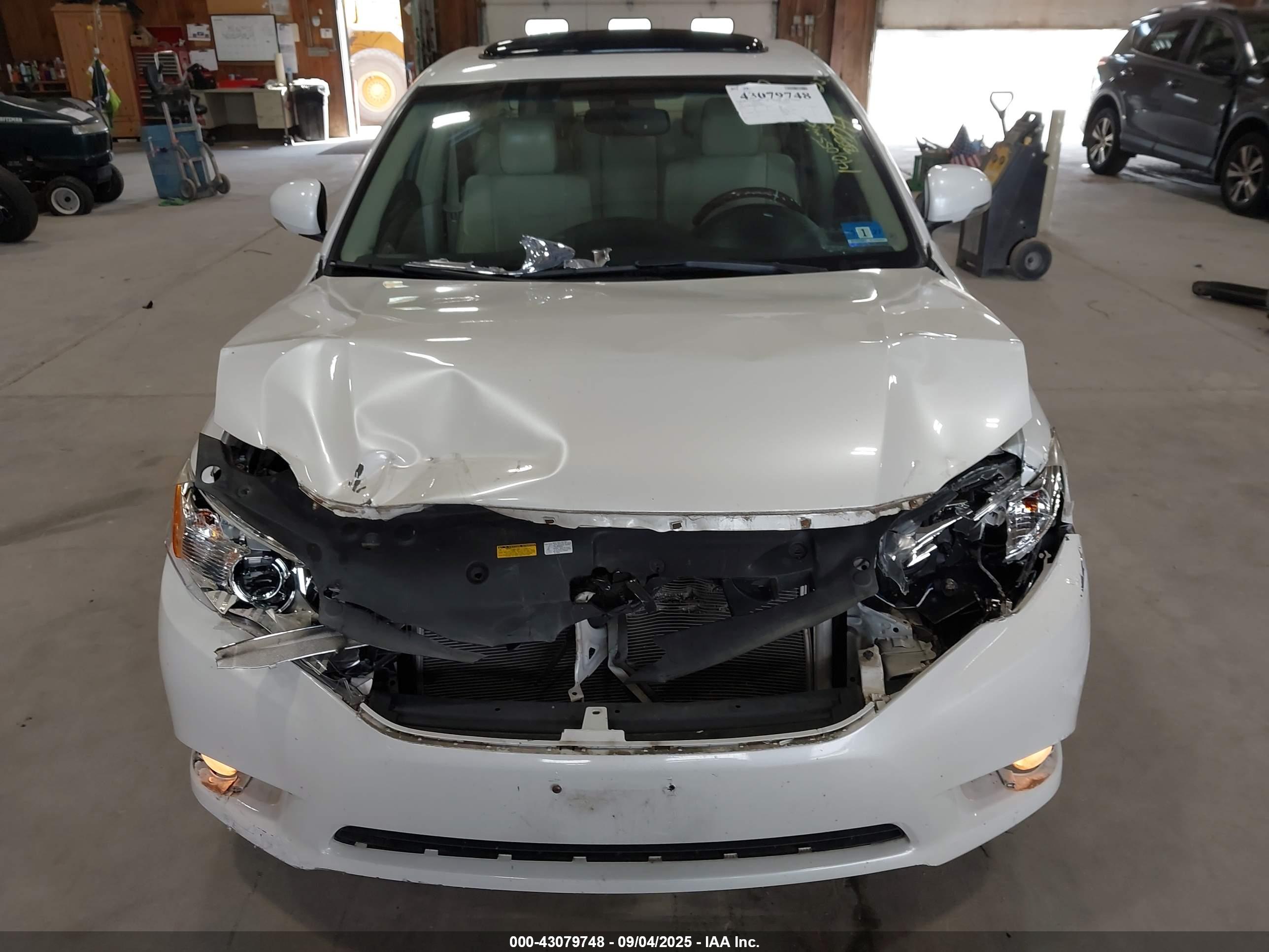 TOYOTA AVALON image 6