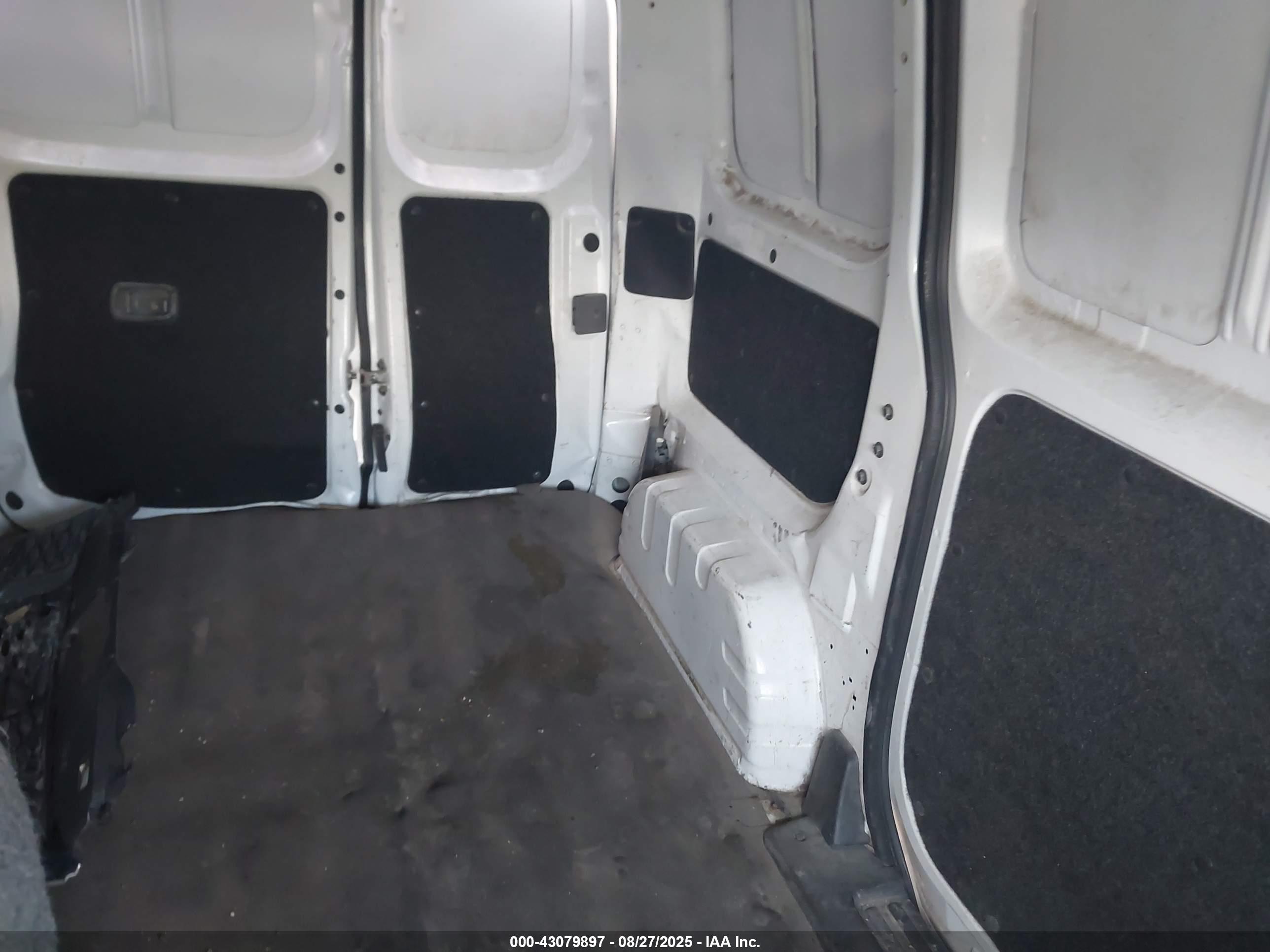 NISSAN NV200 image 8