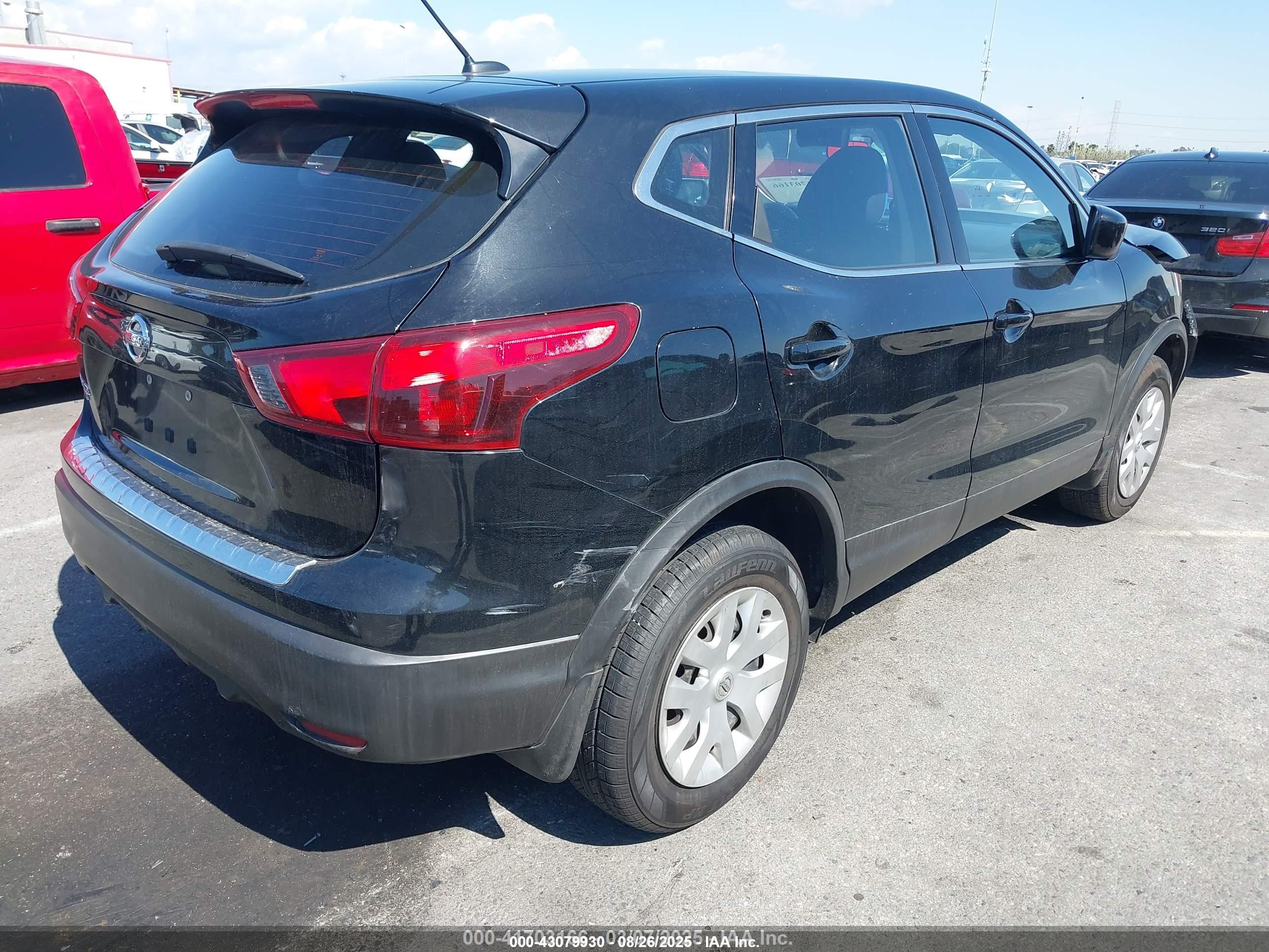 NISSAN ROGUE image 4