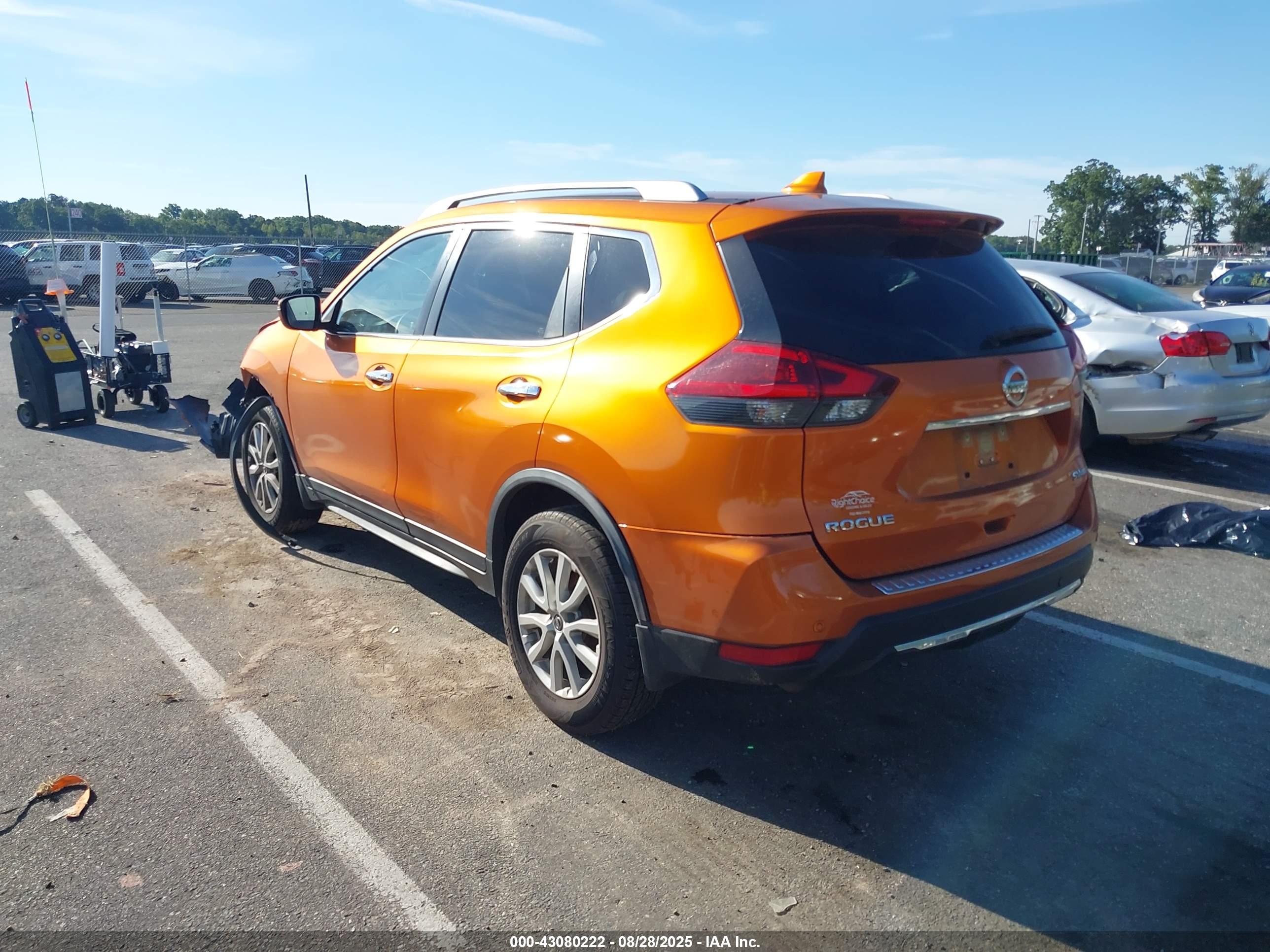 NISSAN ROGUE image 3