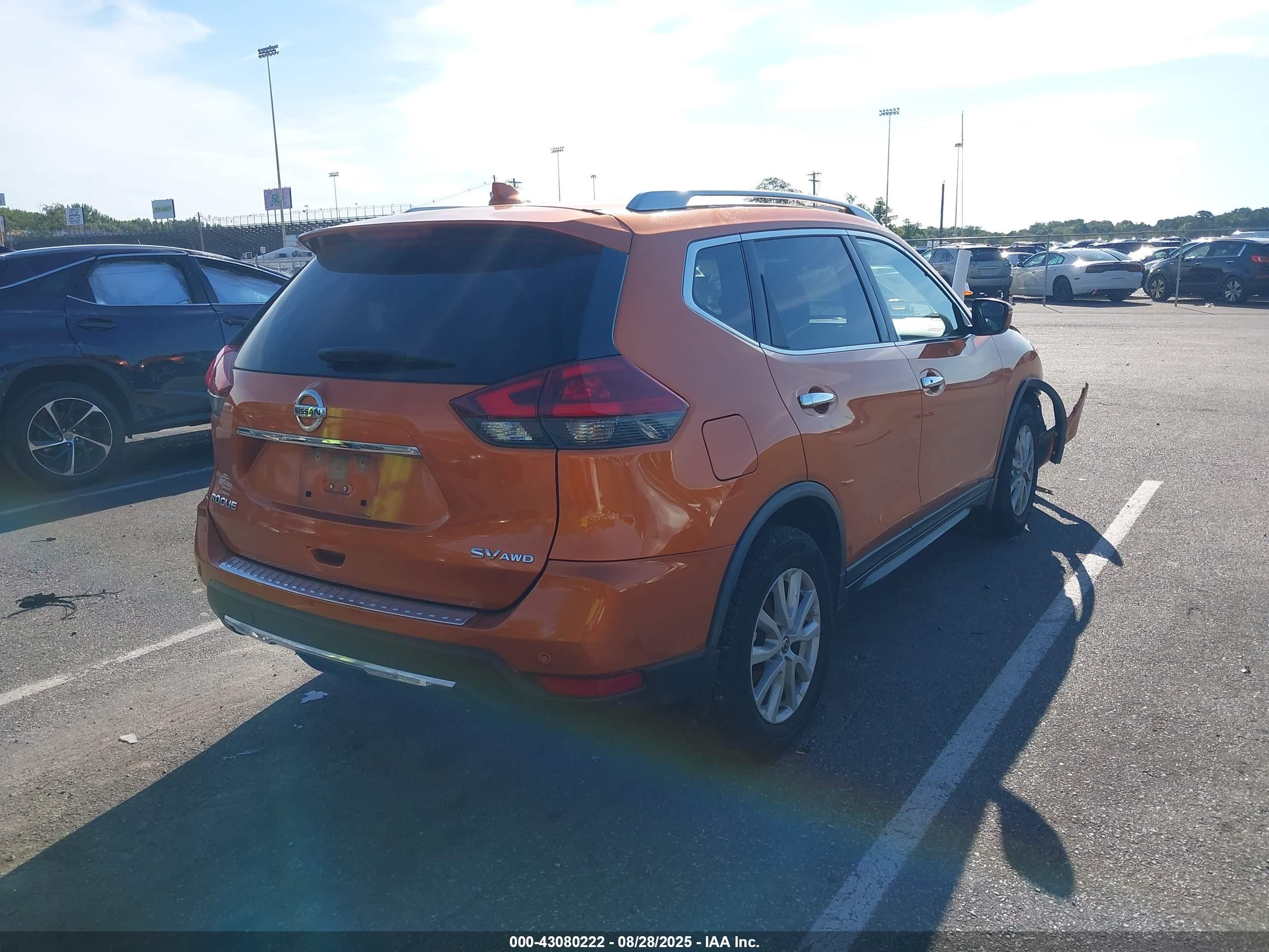 NISSAN ROGUE image 4
