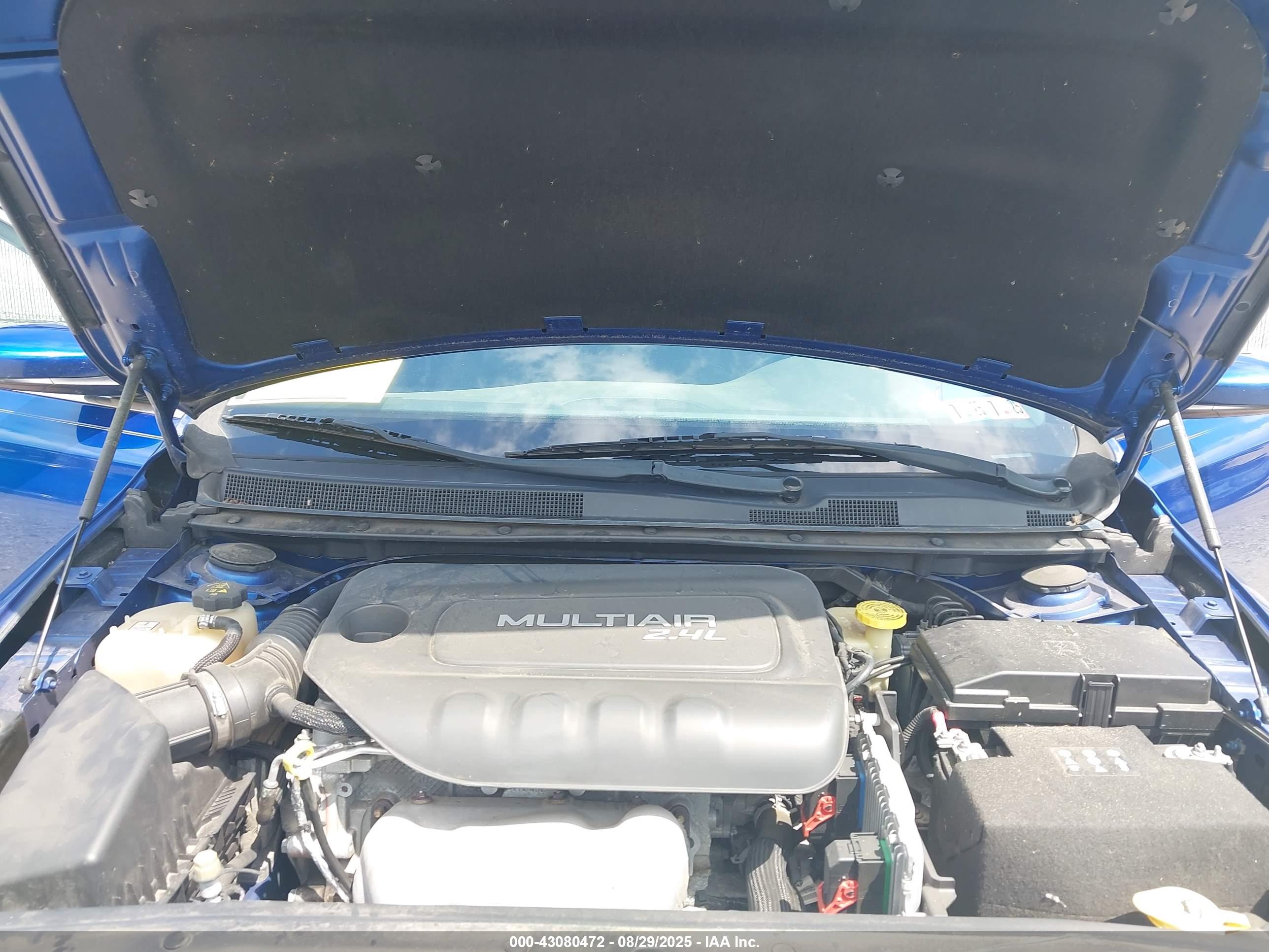 CHRYSLER 200 image 10