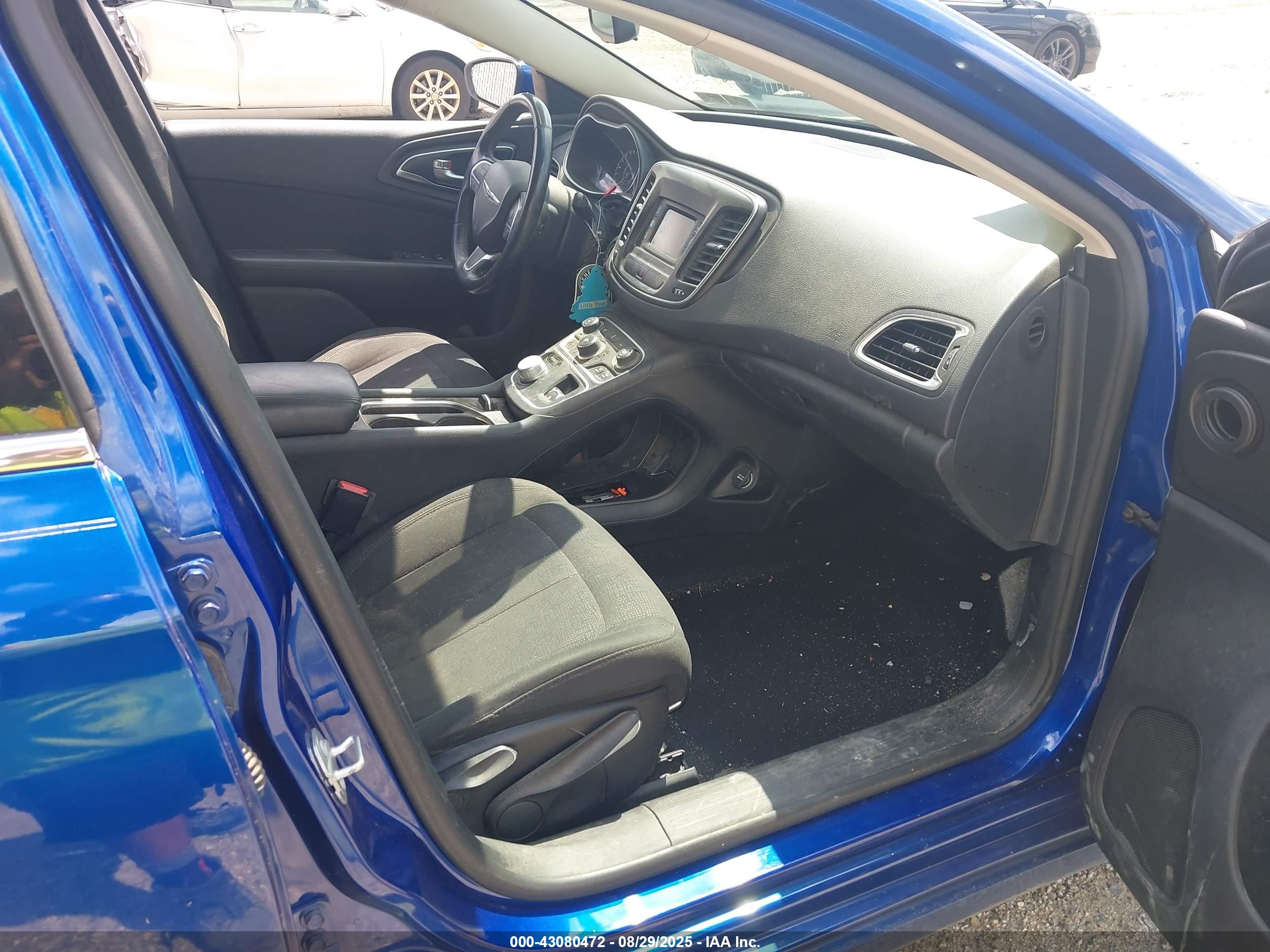 CHRYSLER 200 image 5