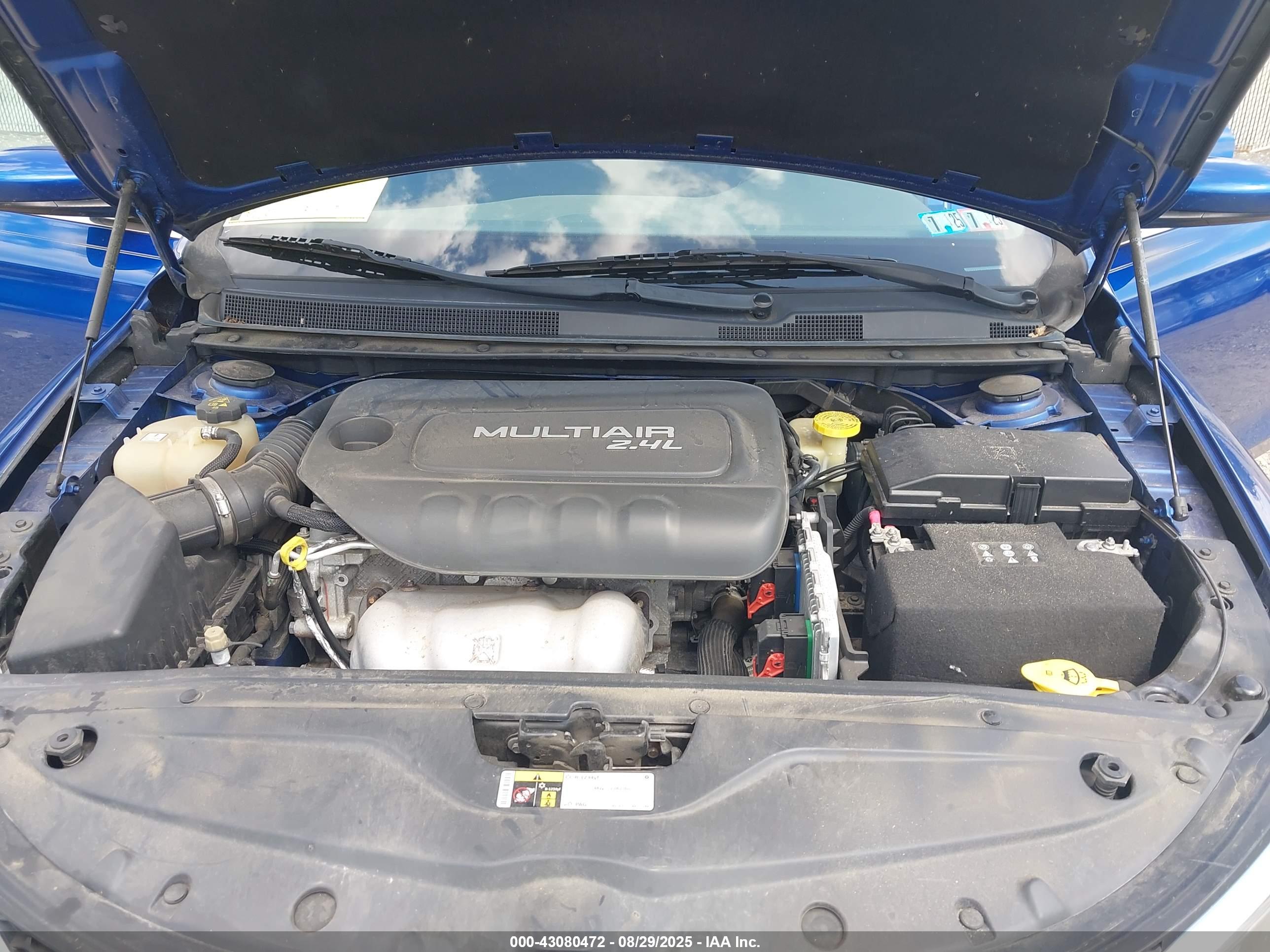 CHRYSLER 200 image 6