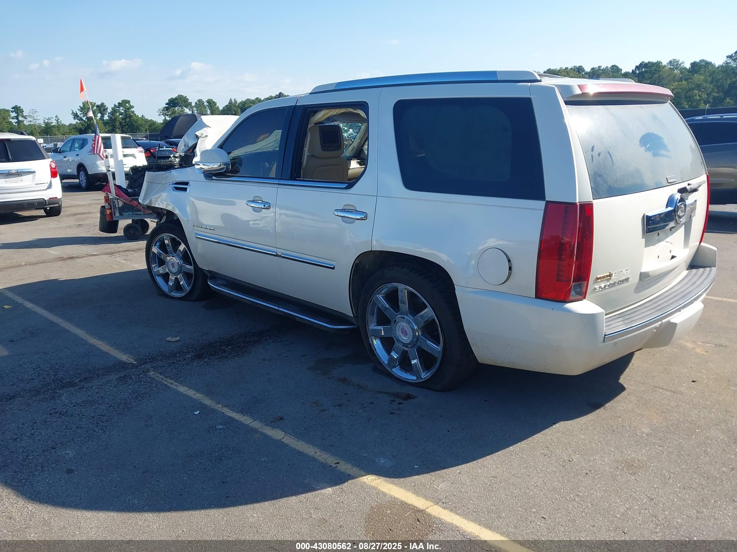 CADILLAC ESCALADE image 3