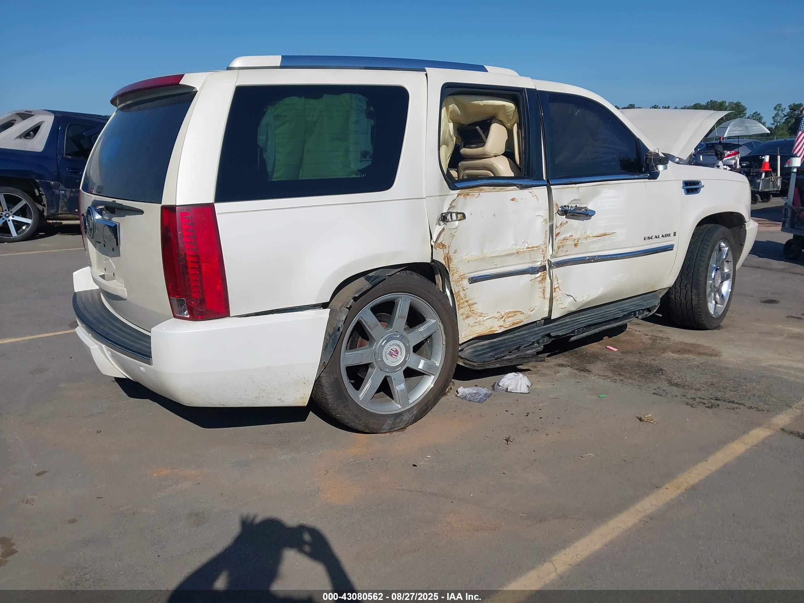 CADILLAC ESCALADE image 4
