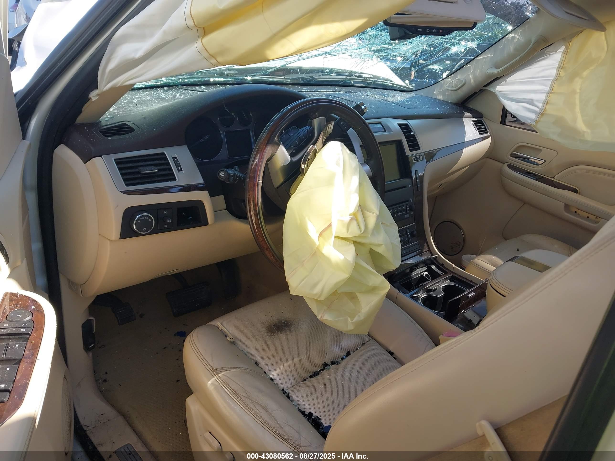 CADILLAC ESCALADE image 5