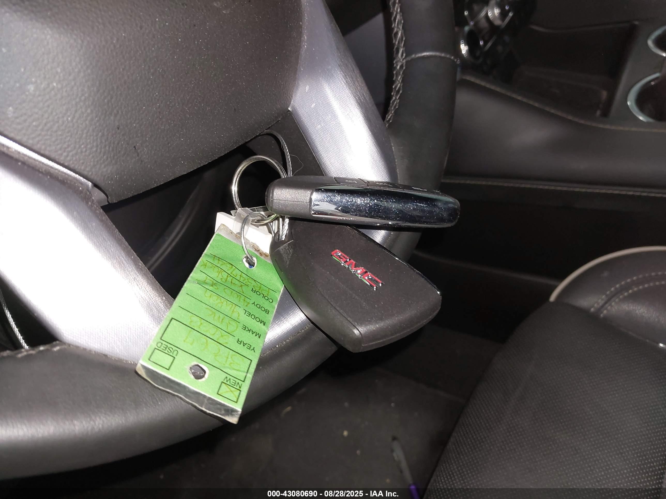 GMC YUKON image 11