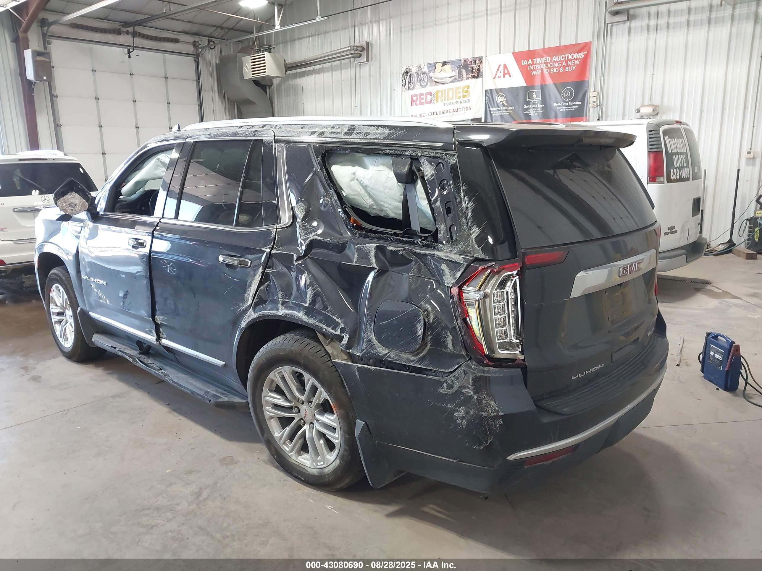 GMC YUKON image 3