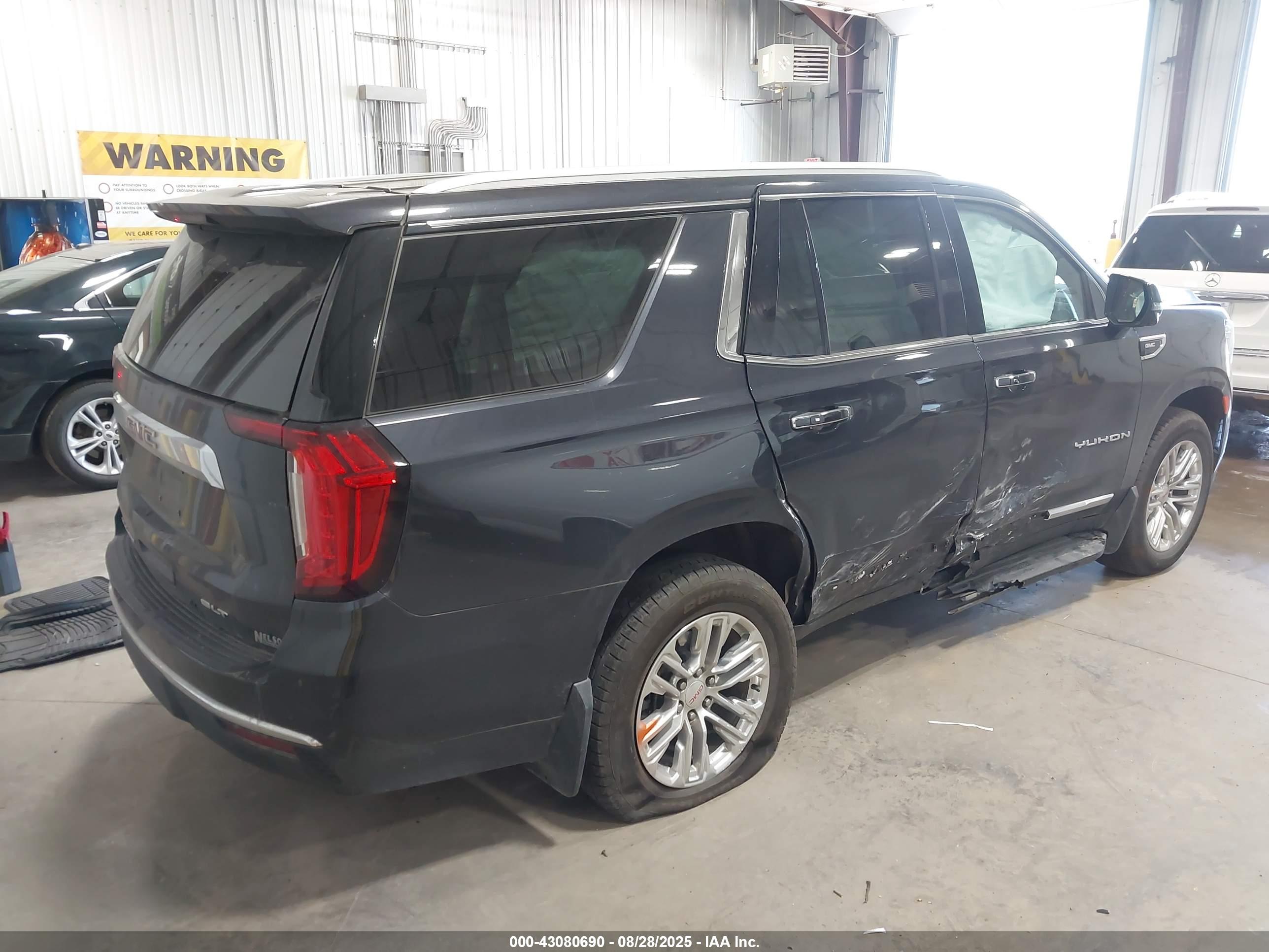 GMC YUKON image 4