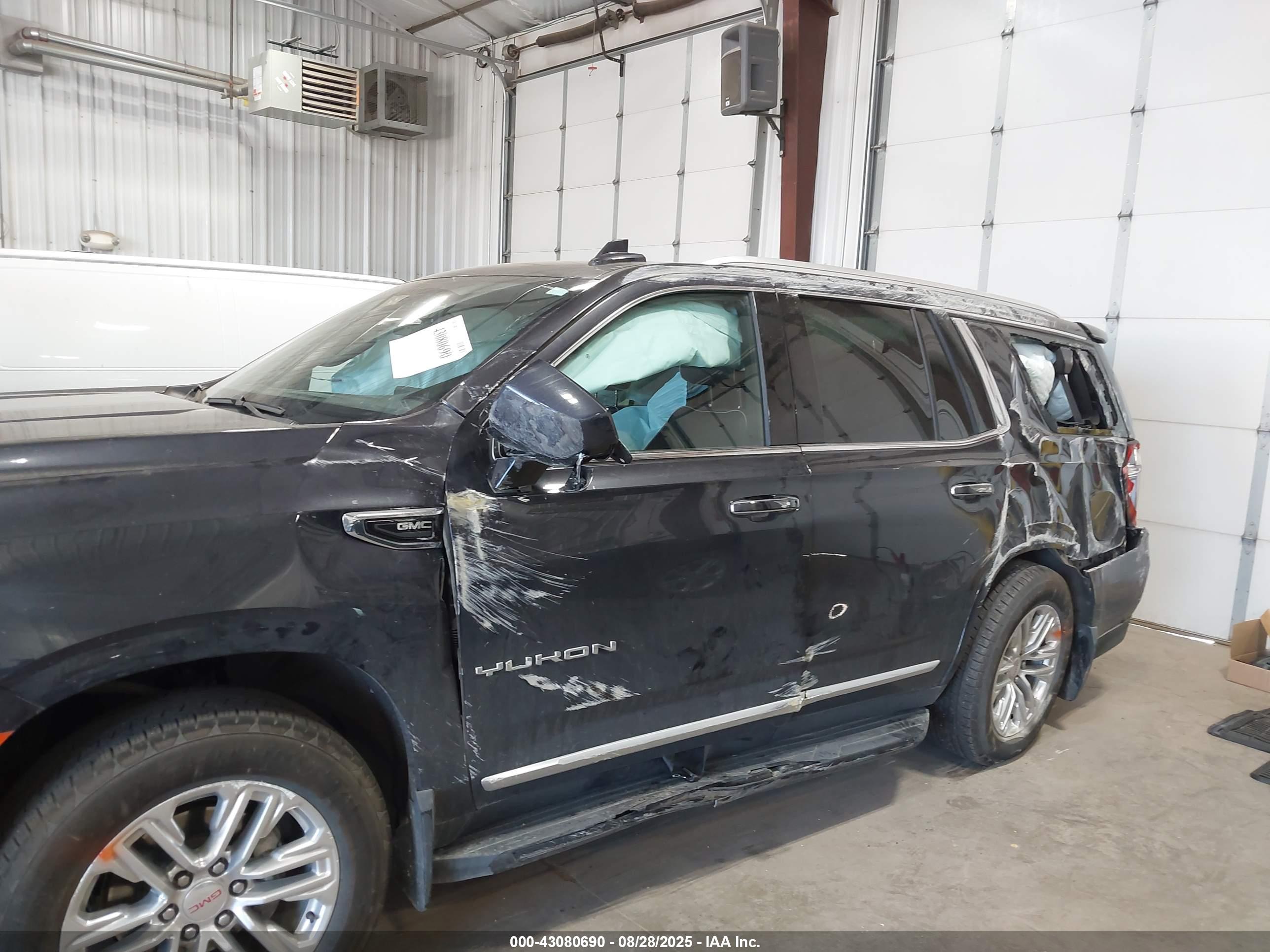 GMC YUKON image 6