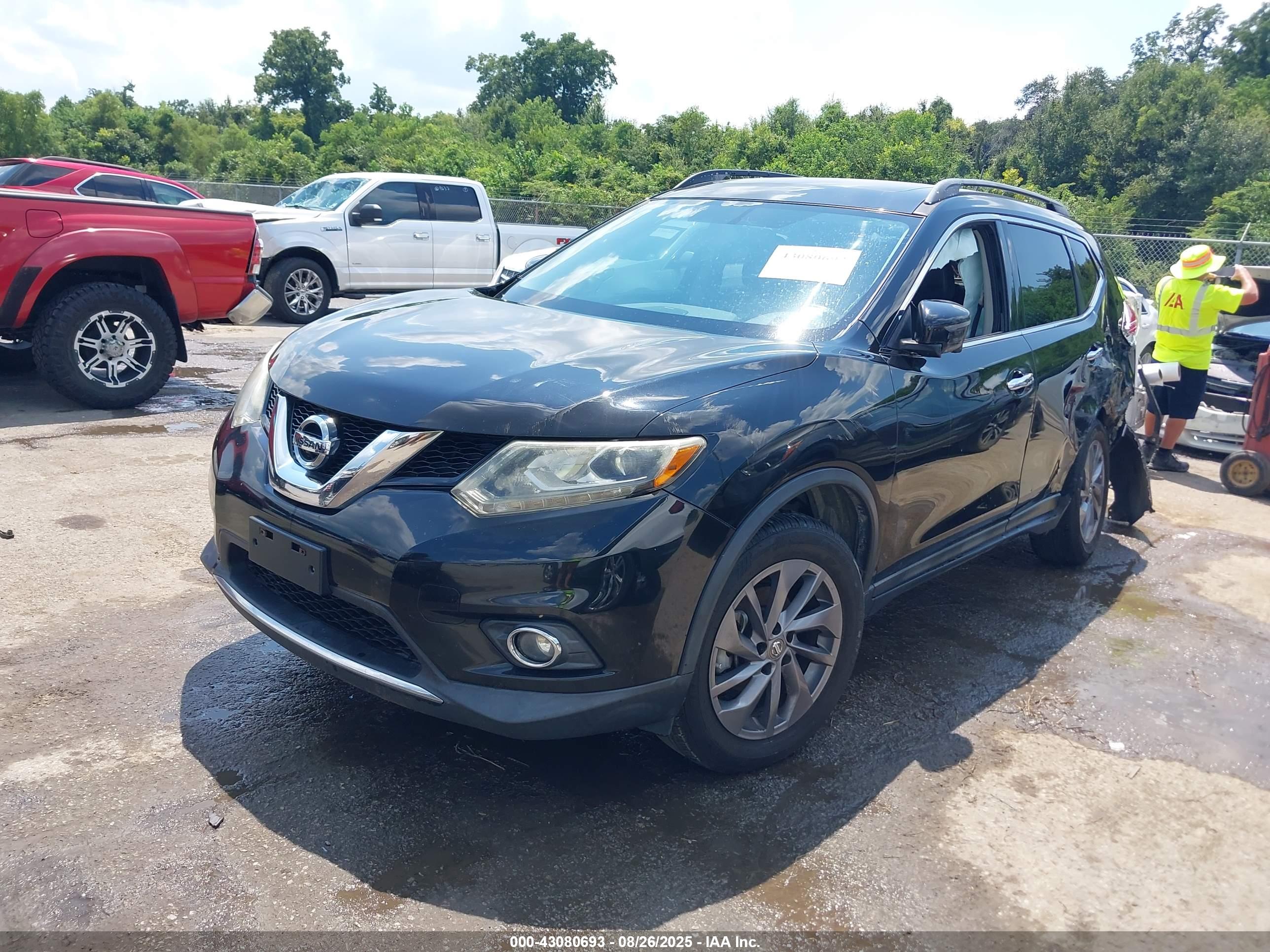 NISSAN ROGUE image 2