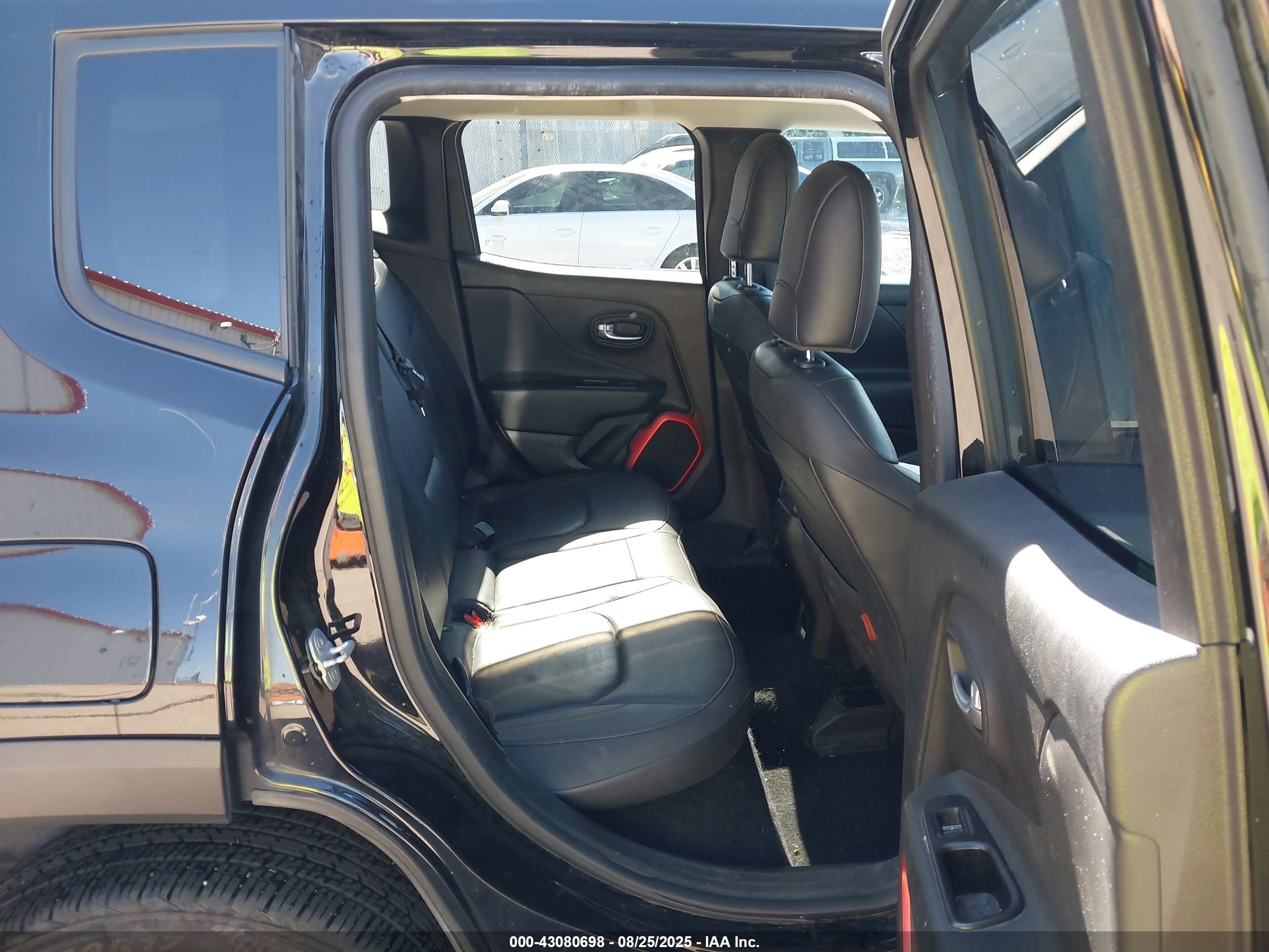 JEEP RENEGADE image 8