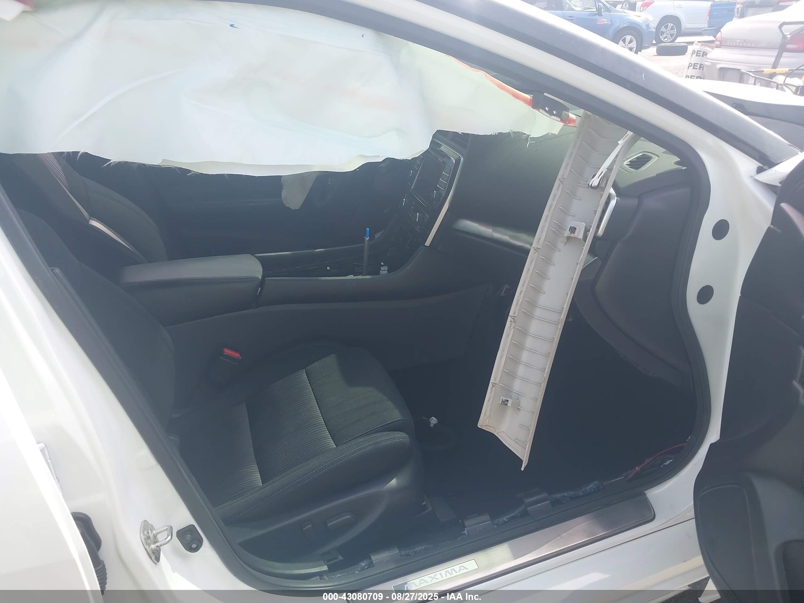 NISSAN MAXIMA image 5