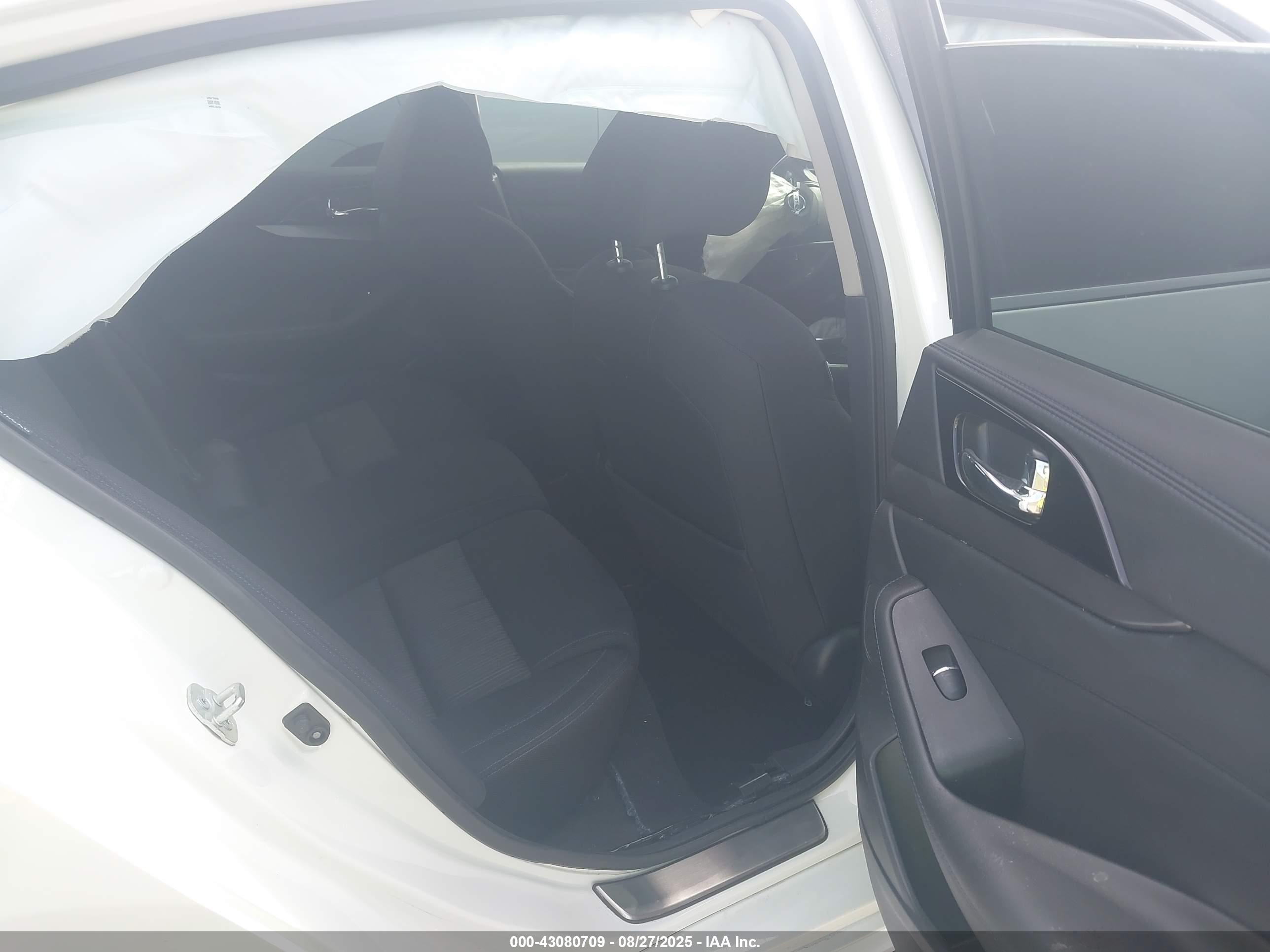 NISSAN MAXIMA image 8