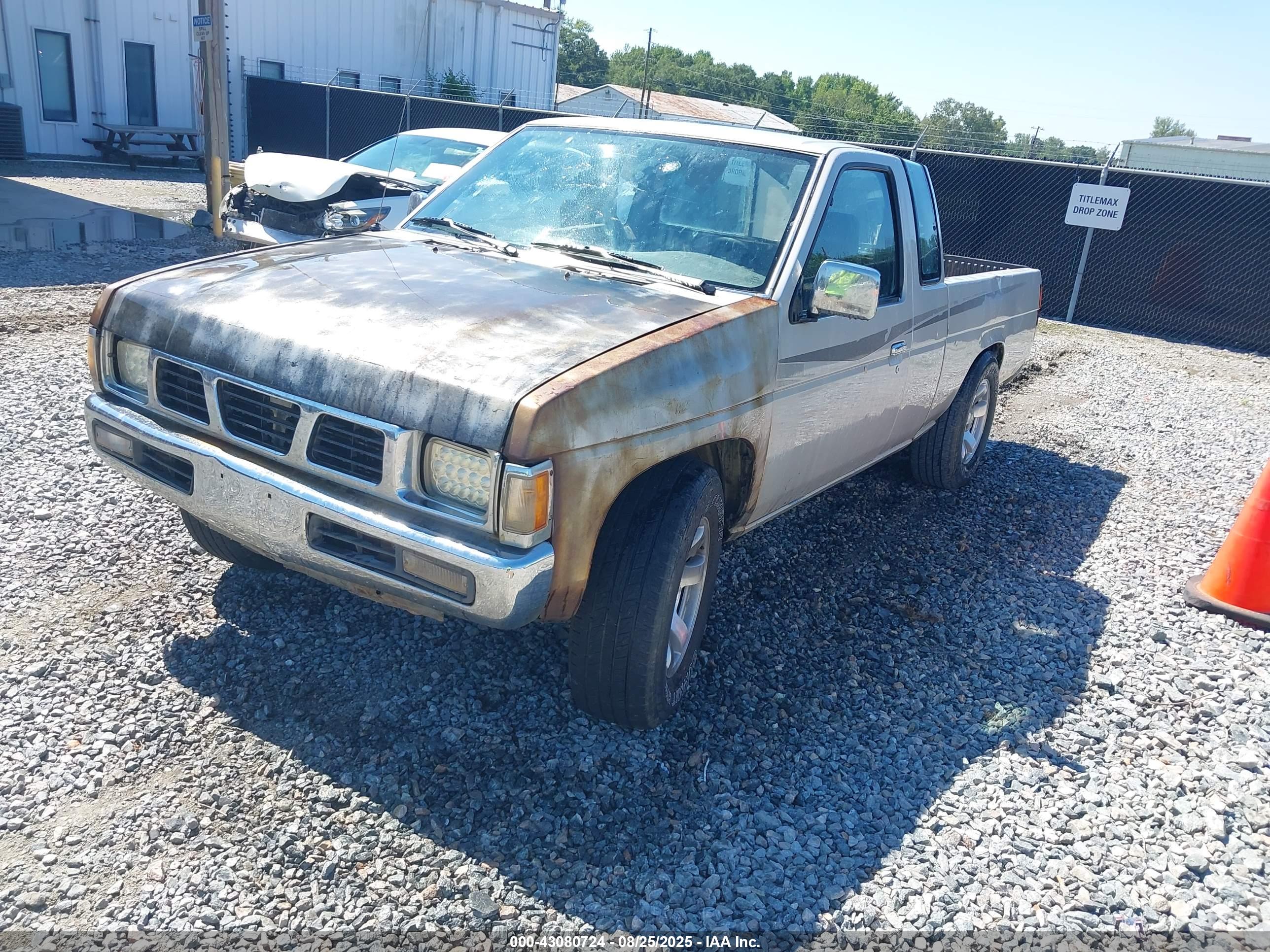 NISSAN 4X2 image 2